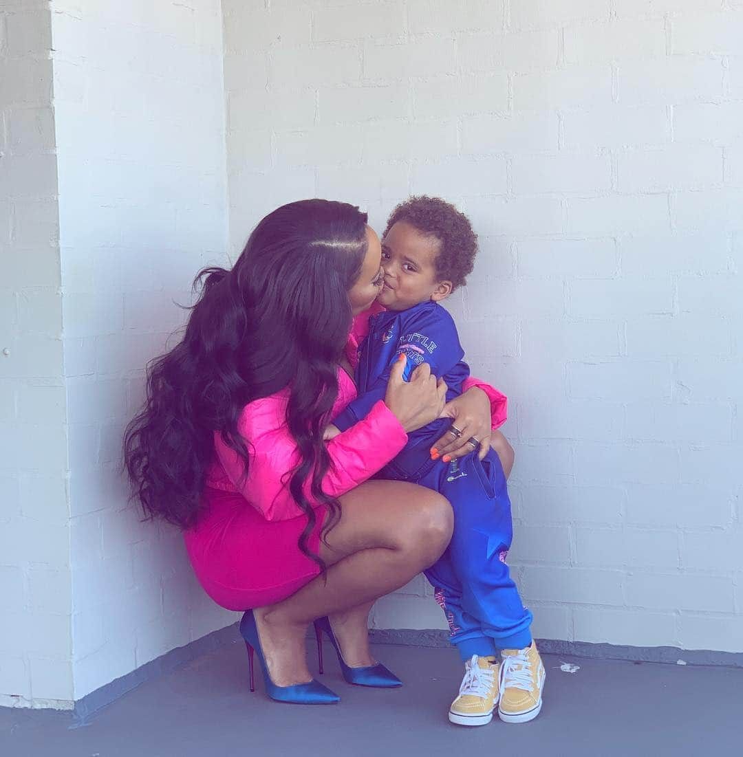 Angela Simmonsさんのインスタグラム写真 - (Angela SimmonsInstagram)「Always mommy 💕 #OutTheDoor #SpringTime 💫 #ILoveNyc ♥️」4月11日 7時23分 - angelasimmons