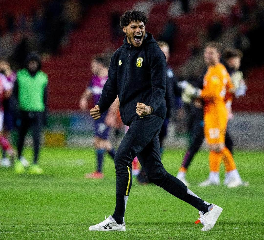 タイローン・ミングスさんのインスタグラム写真 - (タイローン・ミングスInstagram)「‪Disappointing day but one I’ll learn from. These boys are just incredible ❤️ amazing away support as always 🦁‬ #UTV」4月11日 7時30分 - tyronemings