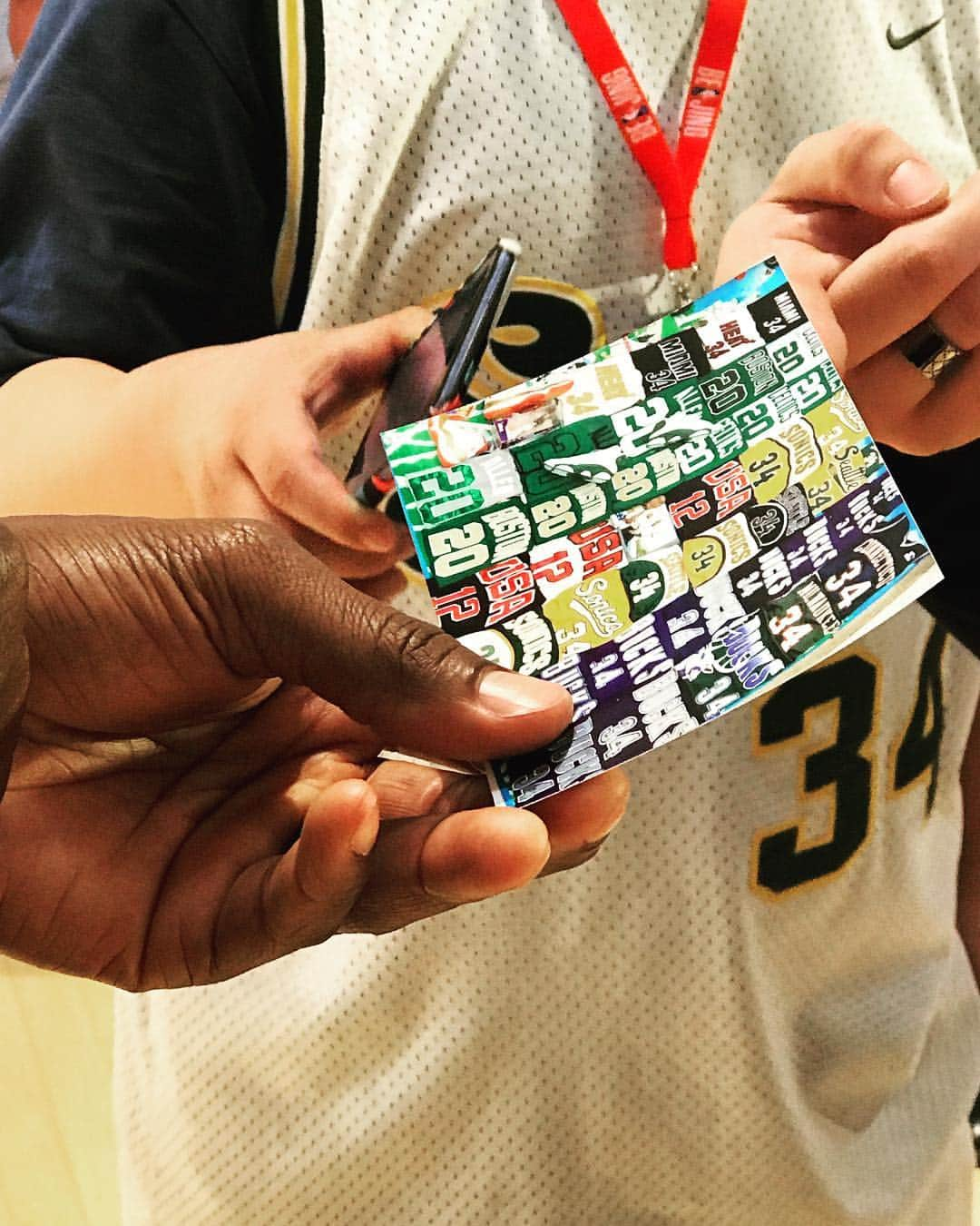 レイ・アレンさんのインスタグラム写真 - (レイ・アレンInstagram)「Today I had the privilege of being apart of the opening of the very first @nba store in #Beijing and I also had the opportunity to teach a few young people a few pointers about shooting! @jumpman #psg #nbastorebeijing」4月11日 7時37分 - trayfour