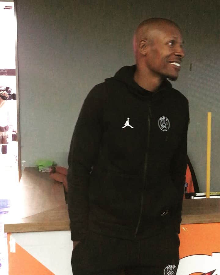 レイ・アレンのインスタグラム：「Today I had the privilege of being apart of the opening of the very first @nba store in #Beijing and I also had the opportunity to teach a few young people a few pointers about shooting! @jumpman #psg #nbastorebeijing」