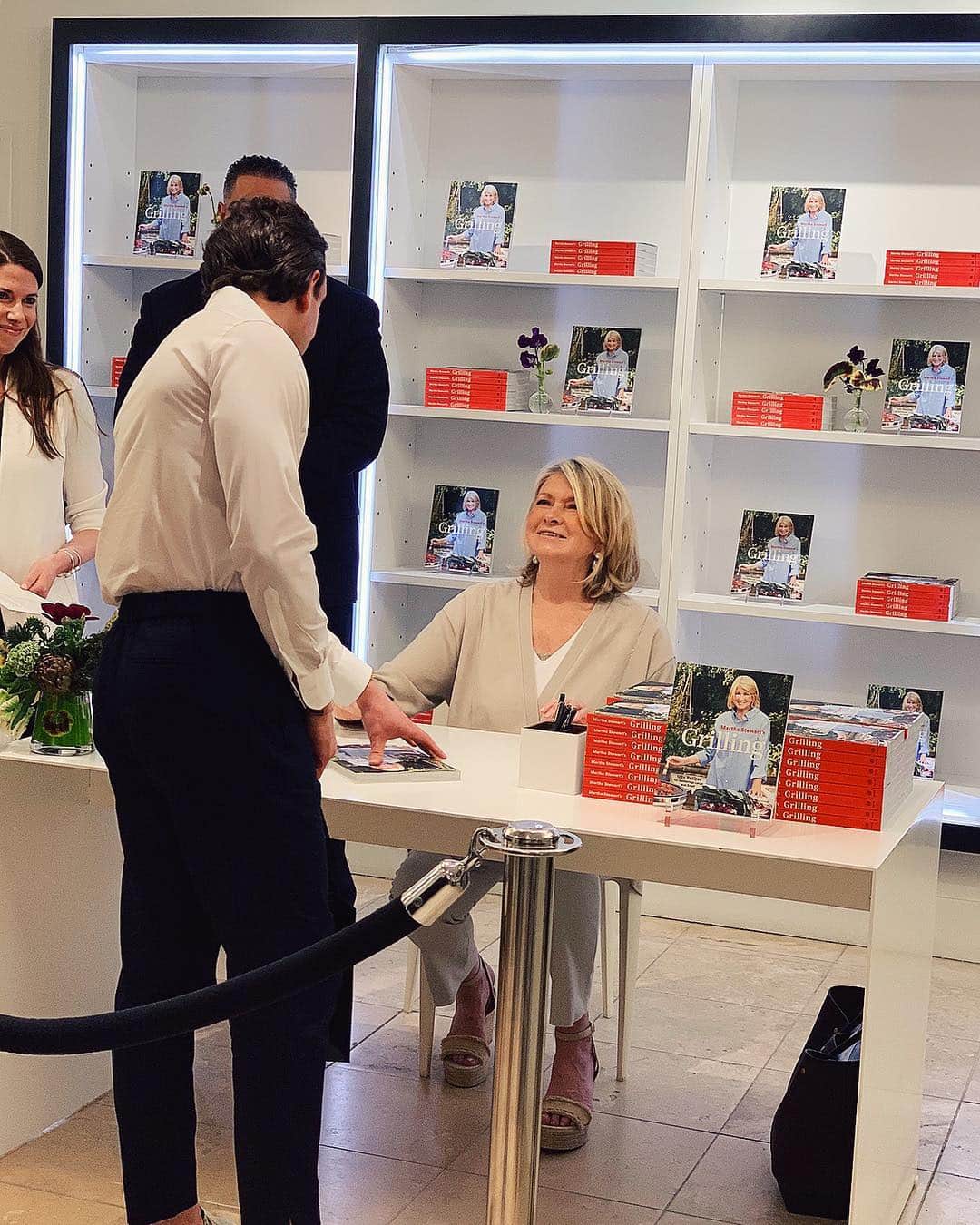 barneysnyofficialさんのインスタグラム写真 - (barneysnyofficialInstagram)「Celebrating the launch of Martha Stewart’s cookbook “Grilling” with a special Barneys book signing! Discover more from the lively event now on our IG Stories. #MARTHAxBARNEYS」4月11日 7時37分 - barneysny