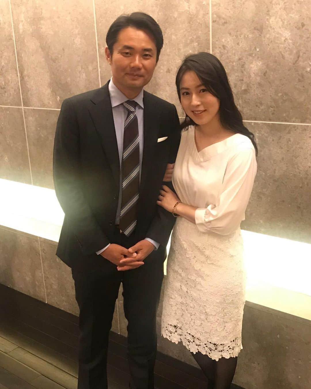 薄井しお里さんのインスタグラム写真 - (薄井しお里Instagram)「杉村太蔵さんと対談させていただきました♡ また告知させていただきますが、とってもステキな方でした💋 ・ #杉村太蔵 様 #腕組み #対談 #再度告知します」4月11日 7時43分 - shiori.uuu