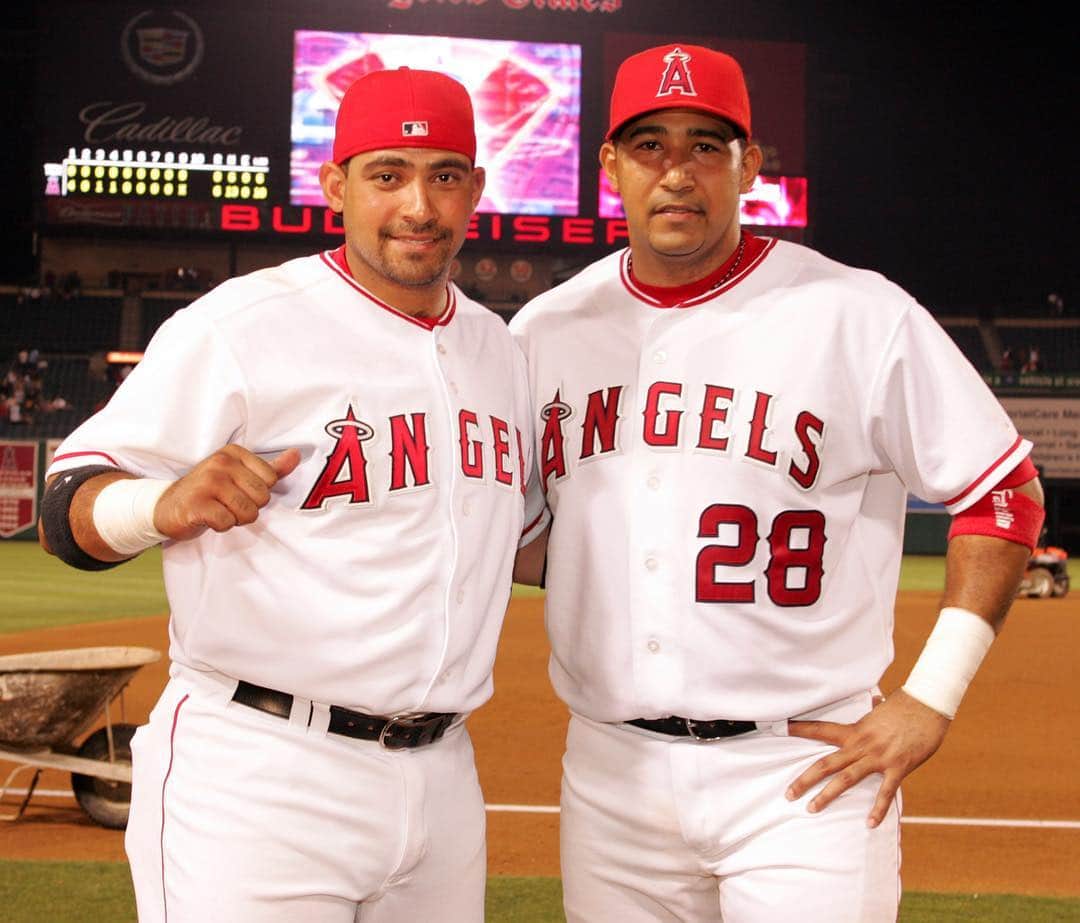 ロサンゼルス・エンゼルス・オブ・アナハイムさんのインスタグラム写真 - (ロサンゼルス・エンゼルス・オブ・アナハイムInstagram)「Bengie & Jose, the Molina bros! #NationalSiblingsDay」4月11日 7時43分 - angels