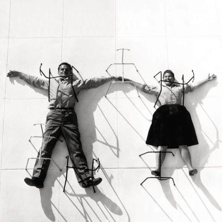 オリバーピープルズさんのインスタグラム写真 - (オリバーピープルズInstagram)「A look back at our favorite moments of Charles and Ray Eames, pioneers of modern architecture and furniture design. Many chair designs popular today are modeled after the Eames' original creations including the Eames Lounge Chair and the DCW, or Dining Chair Wood. #OPInspiration #CharlesEames #RayEames | Photo: @eamesoffice」4月11日 7時54分 - oliverpeoples