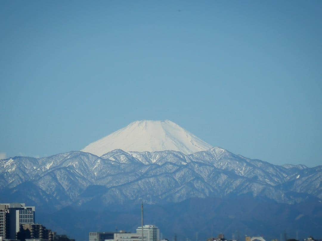 有森裕子さんのインスタグラム写真 - (有森裕子Instagram)「朝からの強風の影響なのか、 久しぶりに富士山、クリアに❣️🤗」4月11日 7時56分 - arimori.yuko33