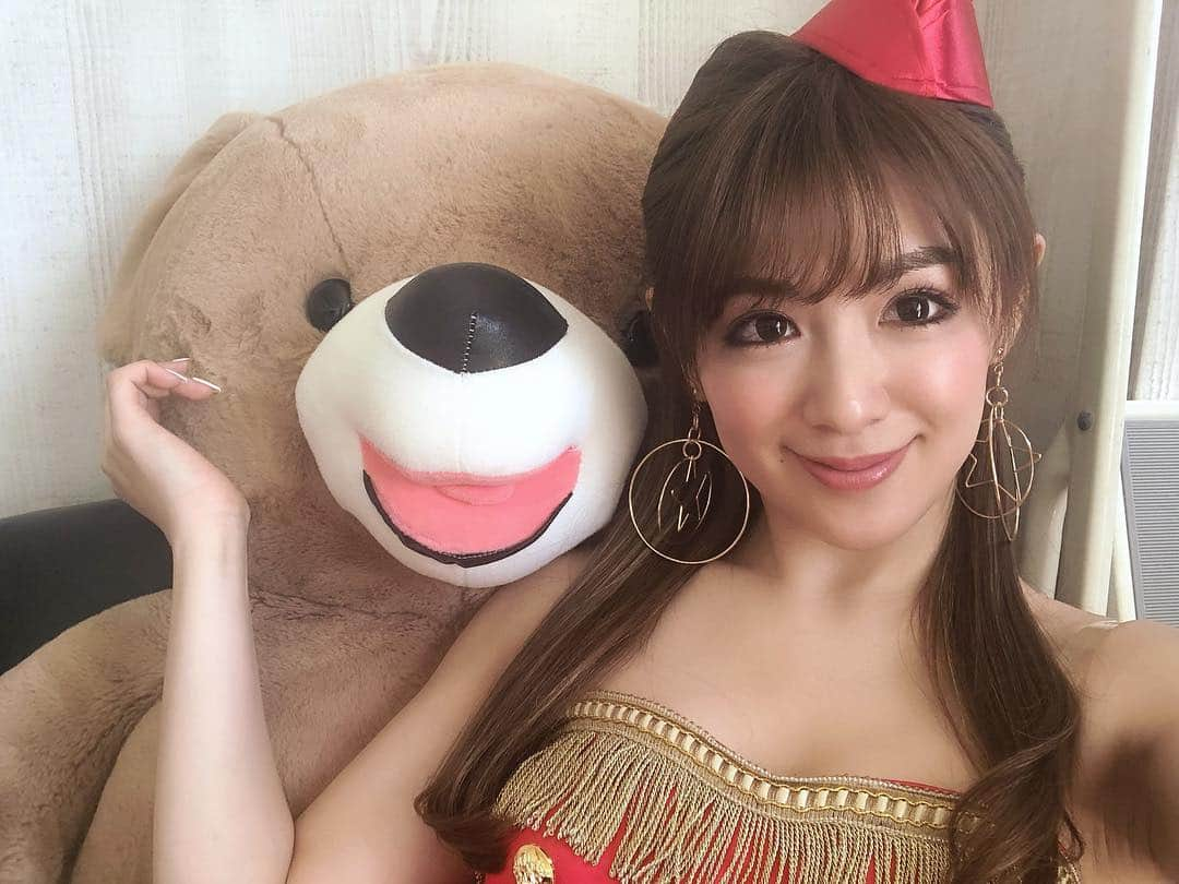 金山睦さんのインスタグラム写真 - (金山睦Instagram)「この撮影をしたときに、数年ぶりにカラコンをしてみたら、秒で目が死ぬかと思いました😖💦 やっぱりもう付けるのやめよう…👁👼 #K1GIRLS #KRUSH #撮影 #カラコン #KO #美容 #メイク」4月11日 7時58分 - kanayama_chika