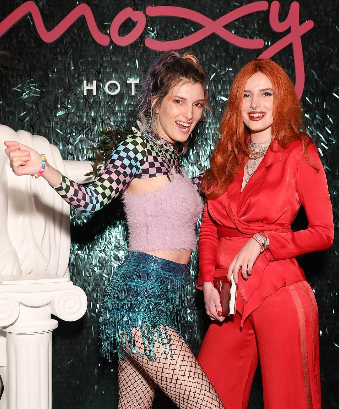 Just Jaredさんのインスタグラム写真 - (Just JaredInstagram)「@dani_thorne, sister @bellathorne in @johnpaulataker, and @ninaagdal step out in style for @moxychelsea’s grand opening party! More pics at JustJared.com #DaniThorne #BellaThorne #NinaAgdal #MoxyChelsea #JohnPaulAtaker Photos: @bfa」4月11日 8時05分 - justjared