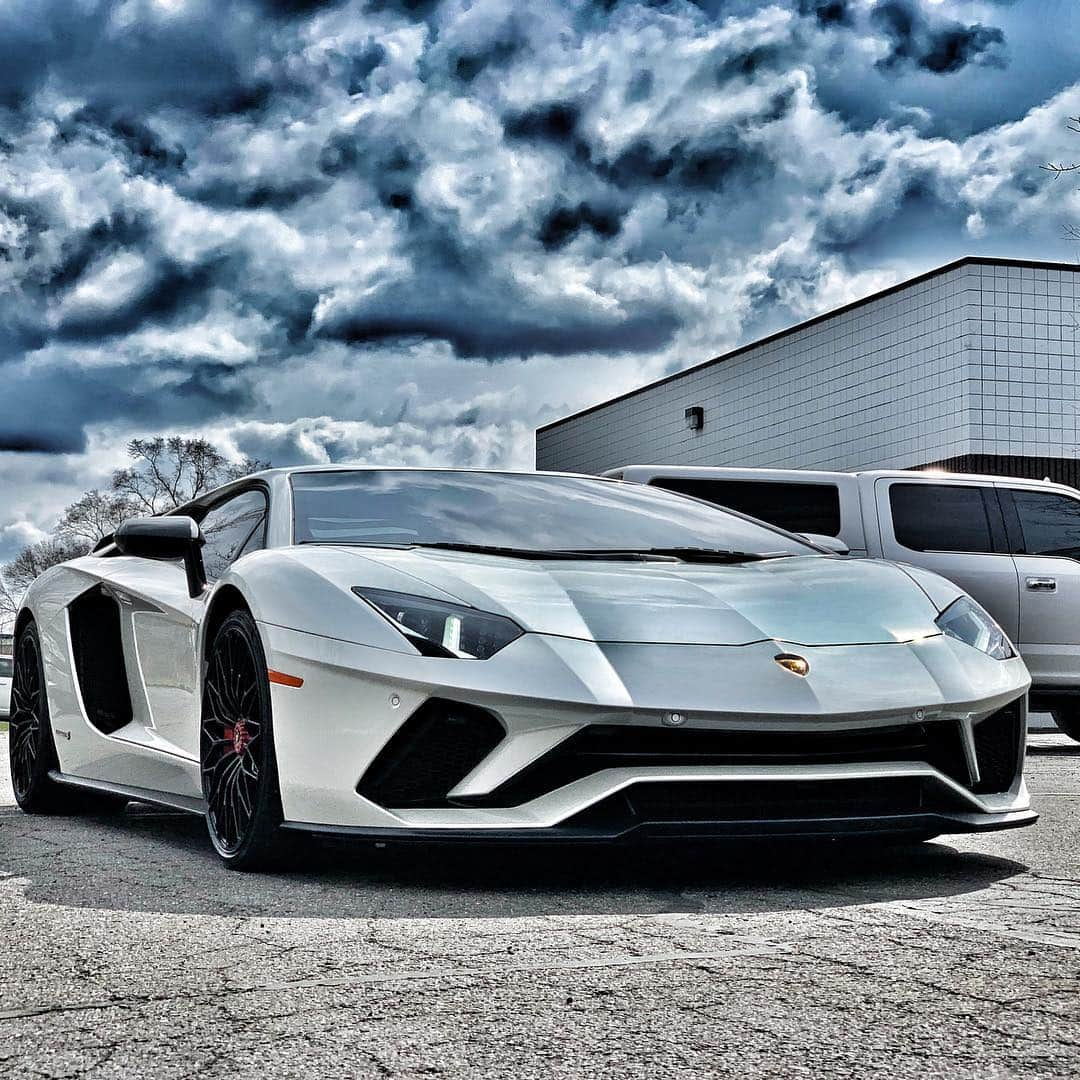 CarsWithoutLimitsさんのインスタグラム写真 - (CarsWithoutLimitsInstagram)「Aventador S W/ Full ceramic window tint, with exterior windshield protected with #Clearplex. Full car paint protected with #Xpel from bumper to bumper! By @d_maisano1 #carswithoutlimits #toronto #aventadors」4月10日 23時19分 - carswithoutlimits