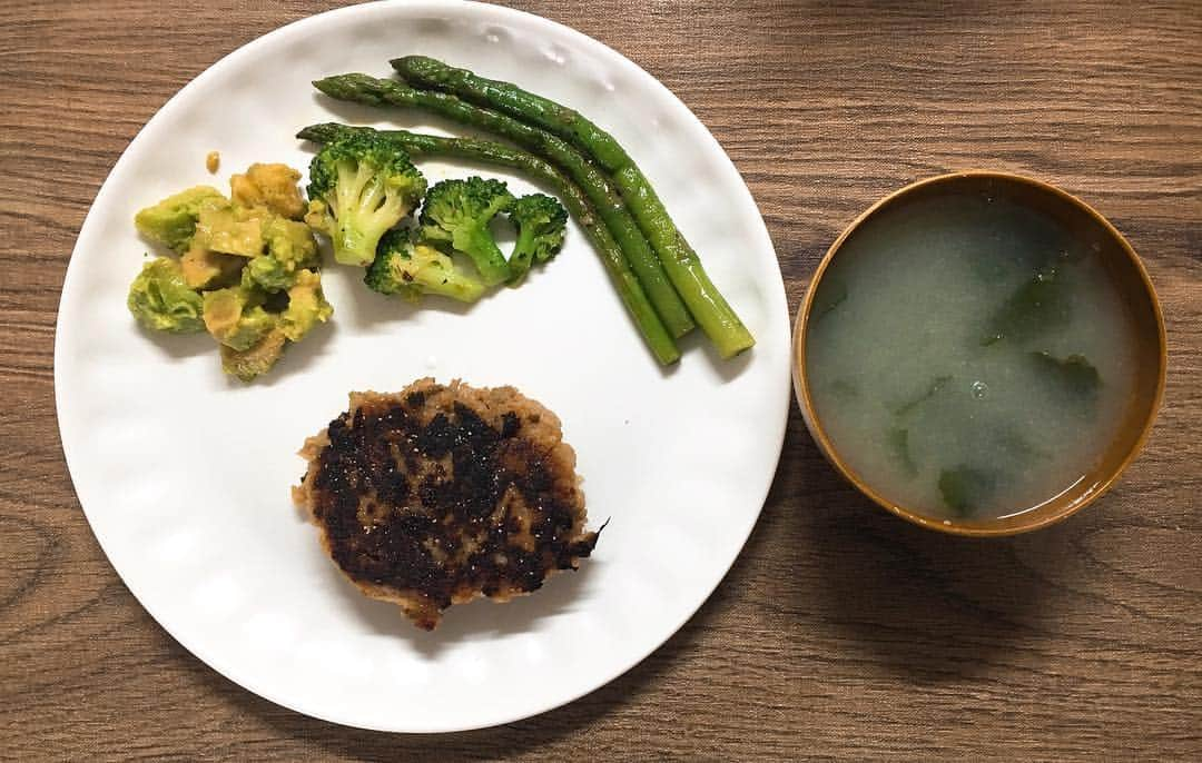 藤村晃輝さんのインスタグラム写真 - (藤村晃輝Instagram)「新年度10日目。朝食は自炊して、昼食・夕食は仕事の関係で外食となりました。 ただ、とり天定食もホルモン炒めもどちらも美味でした😭食べた日はしっかり運動🏋️‍♂️🏋️‍♂️ #令和ダイエット #フジザップ」4月10日 23時21分 - fujimura_koki_tos