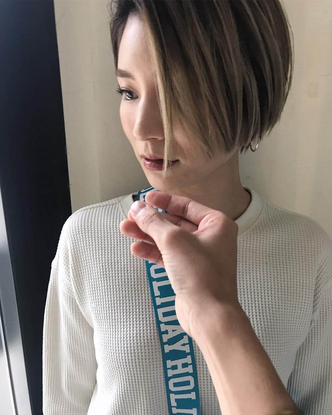 ショートヘアカタログ・紺野 善仙さんのインスタグラム写真 - (ショートヘアカタログ・紺野 善仙Instagram)「毛先ぶつ切りのショート #紺野ショート#✂︎」4月10日 23時25分 - nori190