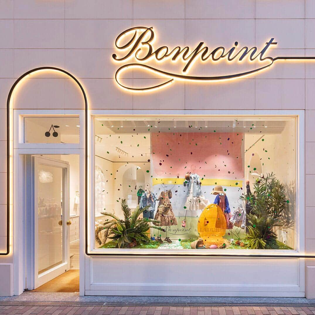 bonpointさんのインスタグラム写真 - (bonpointInstagram)「It is already our last stop! Today, embark for a visit of our stunning Ginza boutique in the heart of Tokyo.  Come by and enjoy the festive atmosphere of the window displays 🍒 . . . #BonpointxLaduree  #Easterseason #Easter」4月10日 23時37分 - bonpoint