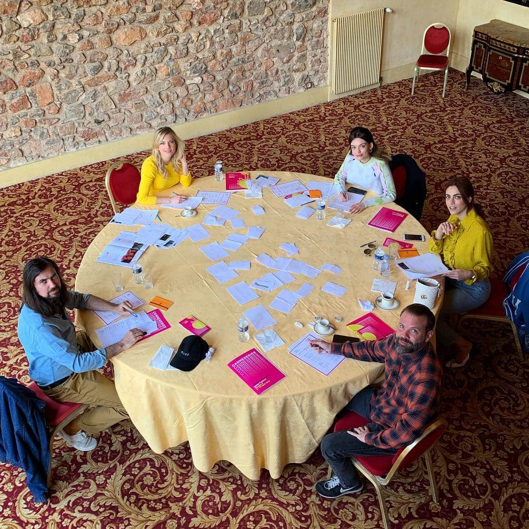 キャサリン・ウィニックのインスタグラム：「Deliberation Day. #canneseries」