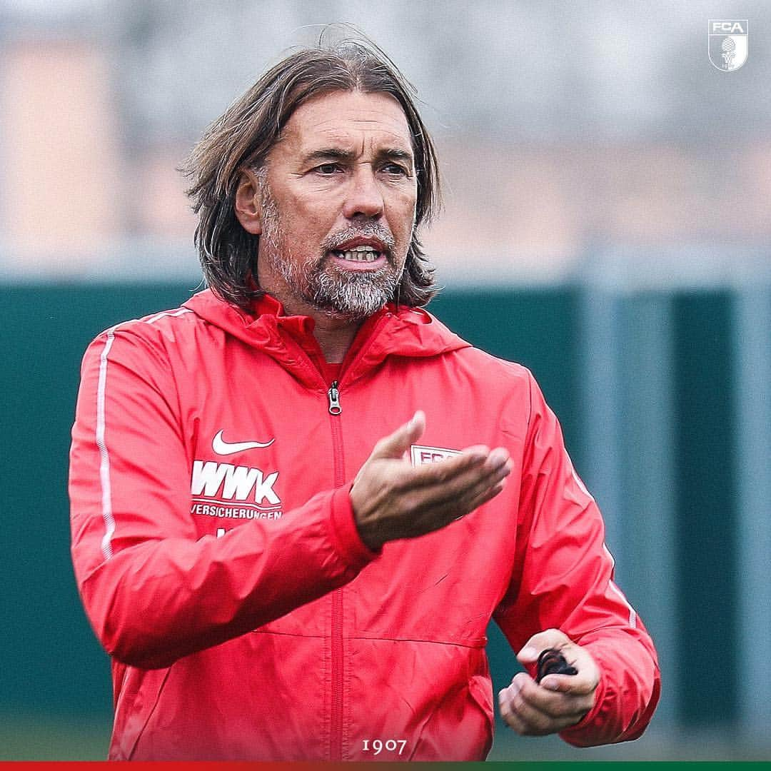 FCアウクスブルクさんのインスタグラム写真 - (FCアウクスブルクInstagram)「Martin #Schmidt stand am Vormittag erstmals auf dem Trainingsplatz! 🗣 „Das erste Eis mit Mannschaft und Verantwortlichen war schnell gebrochen, es kann voll losgehen“, gab sich der 51-jährige Schweizer im Anschluss motiviert für die anstehenden Aufgaben!🙌 #FCA #FCA1907 #fcaugsburg」4月10日 23時38分 - fcaugsburg1907