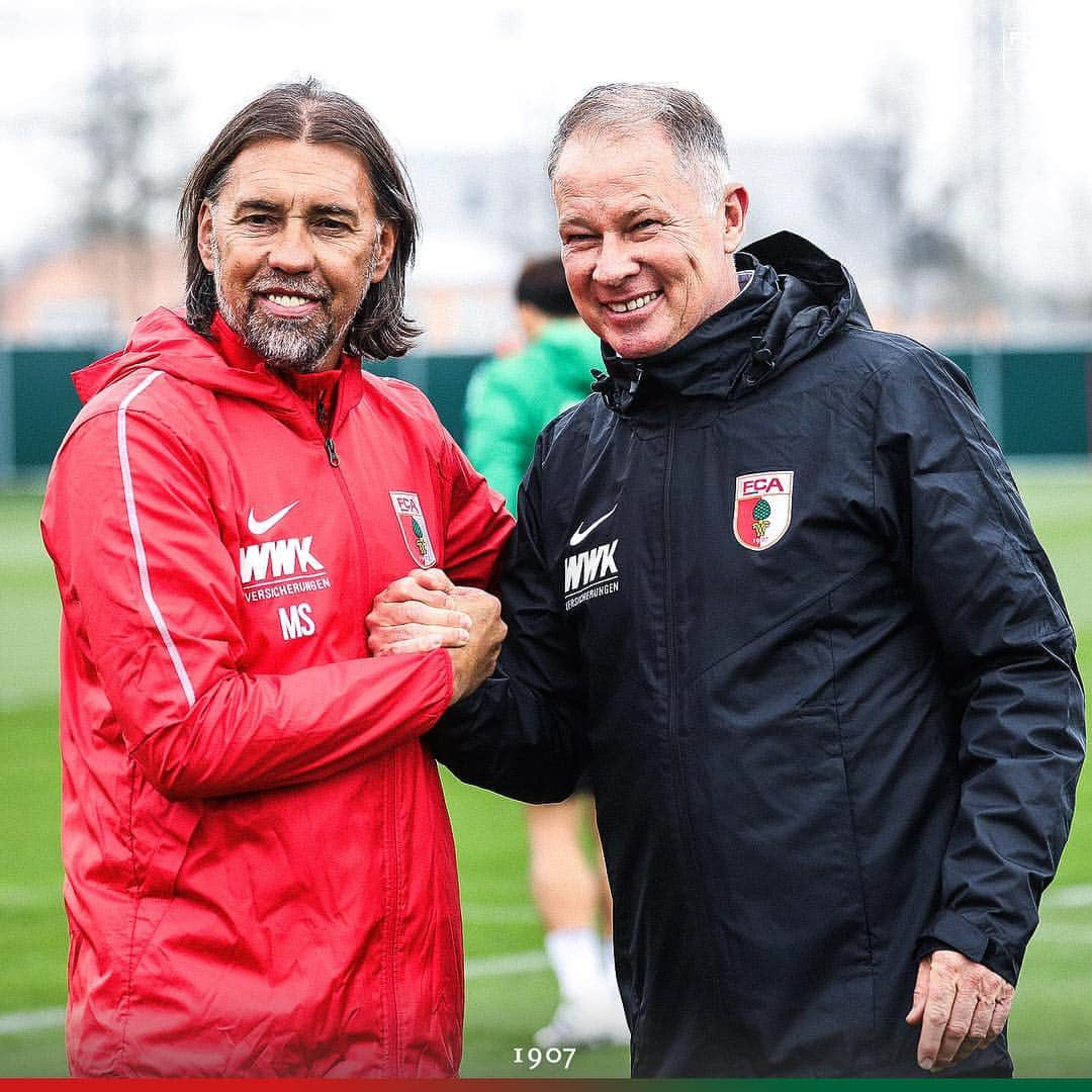 FCアウクスブルクさんのインスタグラム写真 - (FCアウクスブルクInstagram)「Martin #Schmidt stand am Vormittag erstmals auf dem Trainingsplatz! 🗣 „Das erste Eis mit Mannschaft und Verantwortlichen war schnell gebrochen, es kann voll losgehen“, gab sich der 51-jährige Schweizer im Anschluss motiviert für die anstehenden Aufgaben!🙌 #FCA #FCA1907 #fcaugsburg」4月10日 23時38分 - fcaugsburg1907