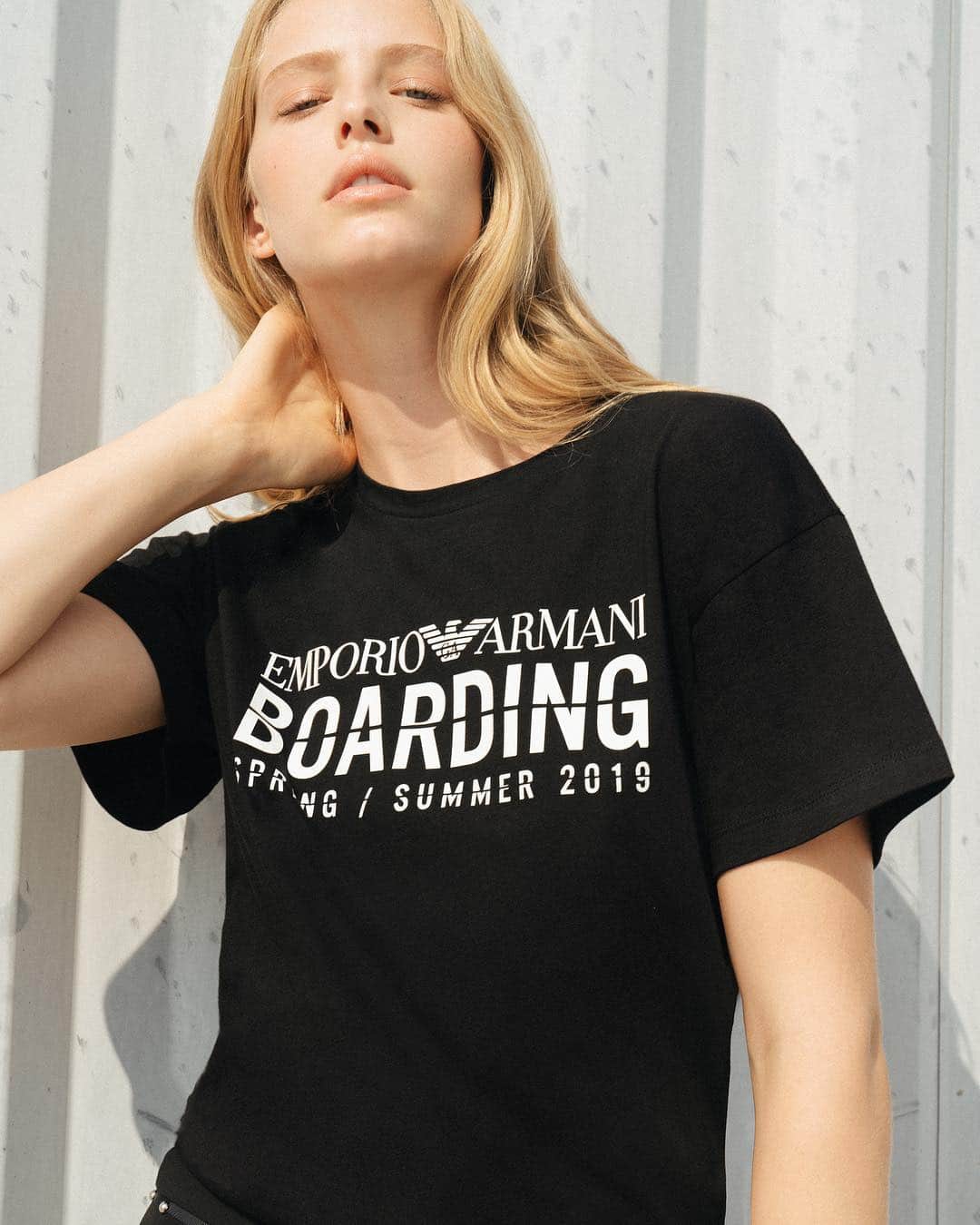 Armani Officialさんのインスタグラム写真 - (Armani OfficialInstagram)「Complete your transitional wardrobe with a maxi logo #EABoarding t shirt or accessory from the capsule dedicated to the #EmporioArmani SS19 show event held in Milan’s Linate Airport  @abbychampion」4月10日 23時45分 - emporioarmani