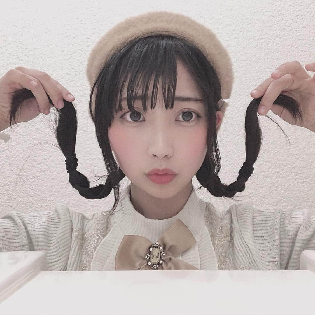 月野もあさんのインスタグラム写真 - (月野もあInstagram)「三つ編みベレー帽🍄 #三つ編み #ベレー帽 #ベージュ」4月10日 23時57分 - moa_tsukino