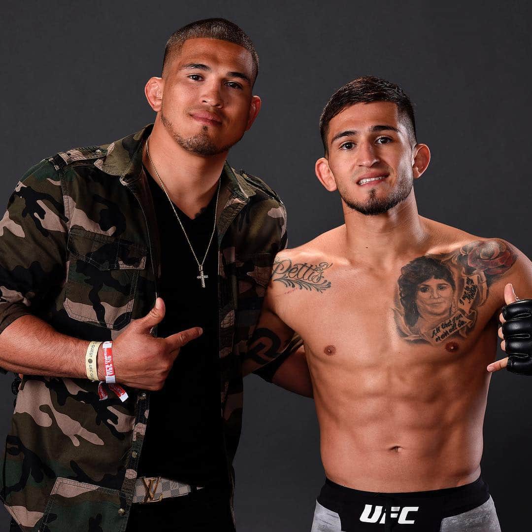 UFCさんのインスタグラム写真 - (UFCInstagram)「Who are your favorite siblings in the UFC? #NationalSiblingsDay」4月10日 23時58分 - ufc
