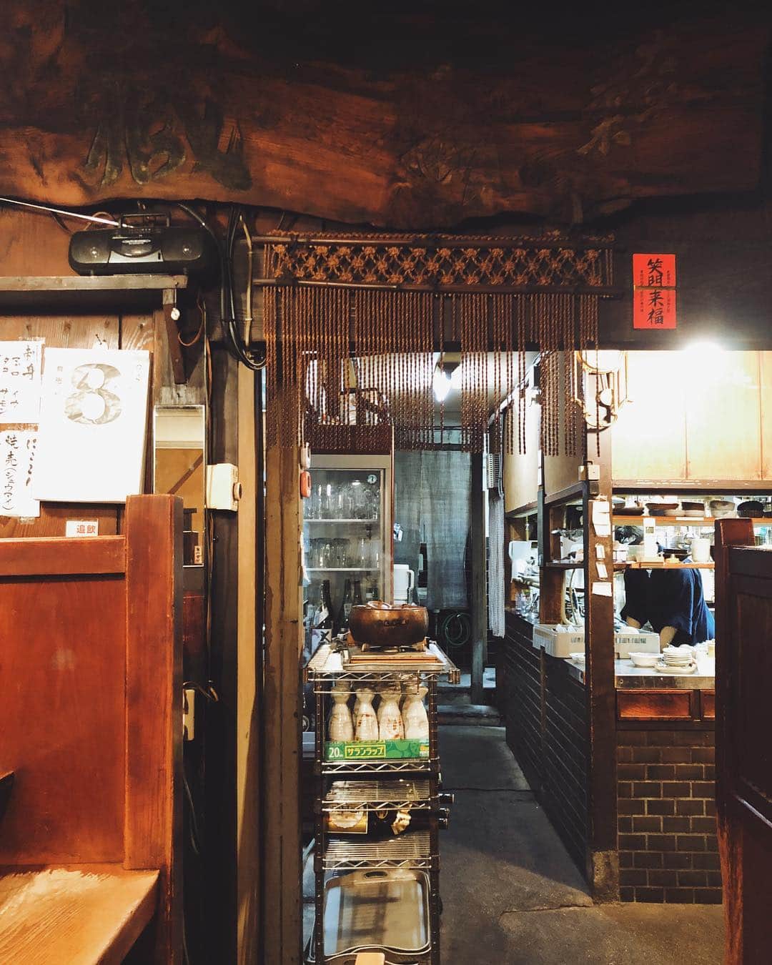 陣内勇人さんのインスタグラム写真 - (陣内勇人Instagram)「. おでんに きも焼き (これはマスト。 そして 日本酒は 奈良の酒が揃う。 . ならまちにある " 蔵 " コの字型のカウンターを囲み いい夜を過ごせた。 . 奈良ホテルの方が紹介してくれた一軒。 (ストーリーズで載せた店です。 . #奈良 #nara #酒処蔵」4月10日 23時59分 - hayato.jinnouchi