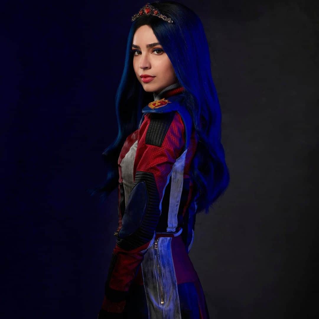 Disney Channelさんのインスタグラム写真 - (Disney ChannelInstagram)「Wishing a very happy birthday to @SofiaCarson! #Descendants3」4月11日 0時00分 - disneychannel