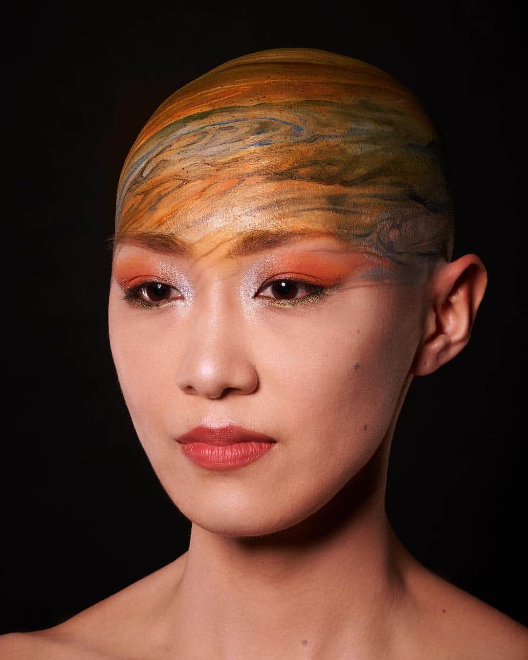 Amazing JIROさんのインスタグラム写真 - (Amazing JIROInstagram)「"The Universe of Diversity"  Created this artwork at the request of Alopecia Style Project Japan @alopecia.style, an organization that supports women who had lost their hair for various reasons.  The feeling of a complex that anyone can have or inferiority due to being in a minority could be one of the uniqueness within diversity.  For this artwork, using the shape of the head of models with alopecia for painting was to express the potentials that universe have.  Body paint : #amazing_jiro Makeup : Yui Amano Models : MITSUKO @mitsukoskin / oyuu @nyankichioyuu / meme @meme.kannanokai Photo: Youhei Kodama @kodamax_photo  Planning : Junya Hirota @hirojunster Special Thanks : hii @hii_deka_hii  #G20 #united_nations #SDGs #diversity #inclusion #alopecia #aspj #bodypaint #painting #beauty #art #creation #universe #space #planet #earth #jupiter #solarflare #nature #ボディペイント #ペイント #メイク #アート #脱毛症 #宇宙 #惑星 #地球 #木星 #フレア」4月11日 0時05分 - amazing_jiro