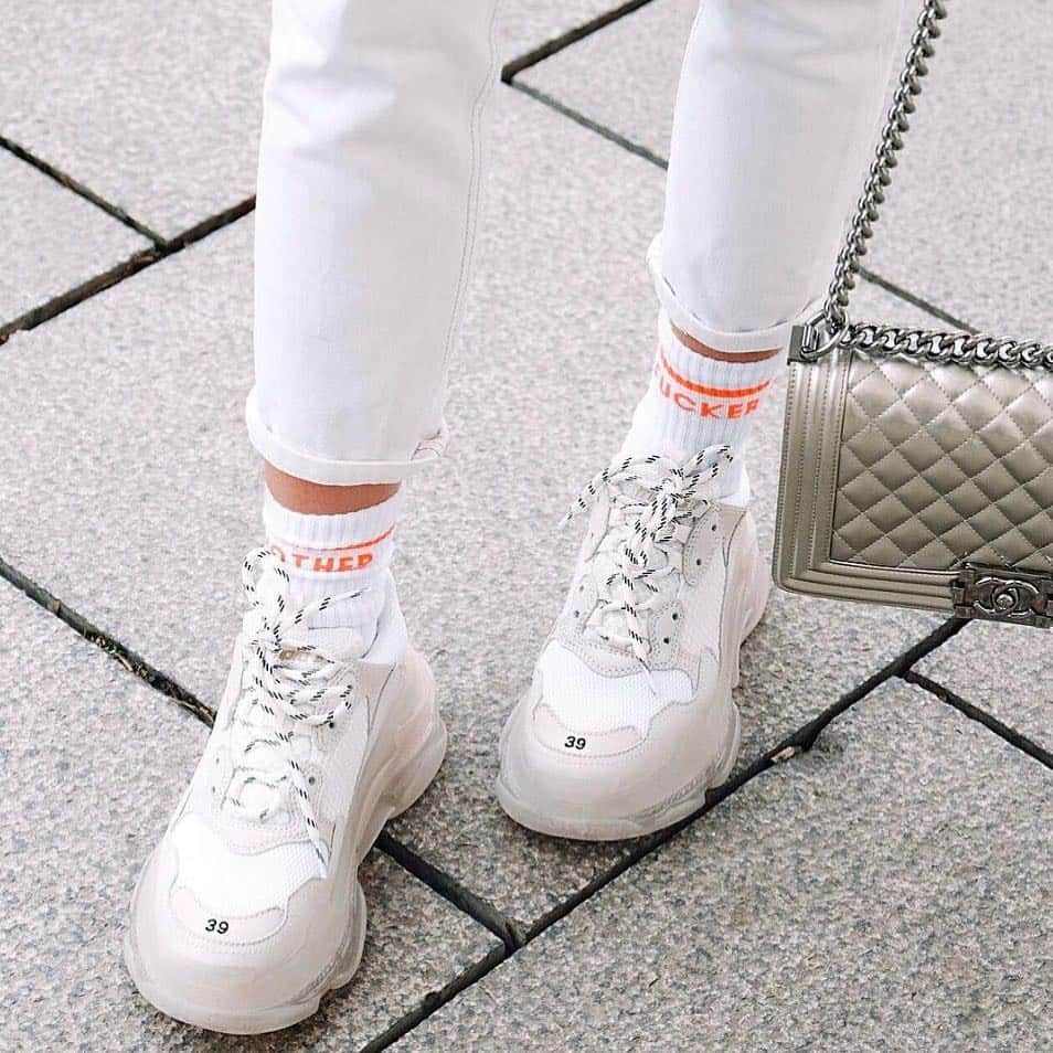 motherdenimさんのインスタグラム写真 - (motherdenimInstagram)「Watch Your Step 😉| @mandisfashionworld wearing The Neon MF Socks」4月11日 0時22分 - motherdenim