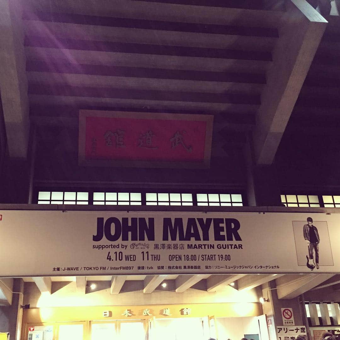 岡村有里子さんのインスタグラム写真 - (岡村有里子Instagram)「John Mayer Day 1  なんとなく予感はしていましたが、、、ゲストにエド・シーラン！ もう二度と生では観られないかもしれない2人の贅沢なコラボ（「Belief」と「Thinking Out Loud」）を、幸せを噛み締めながら聴きました😌 #johnmayer #ジョンメイヤー #edsheeran #エドシーラン #budokan」4月11日 0時31分 - yuriko_okamura
