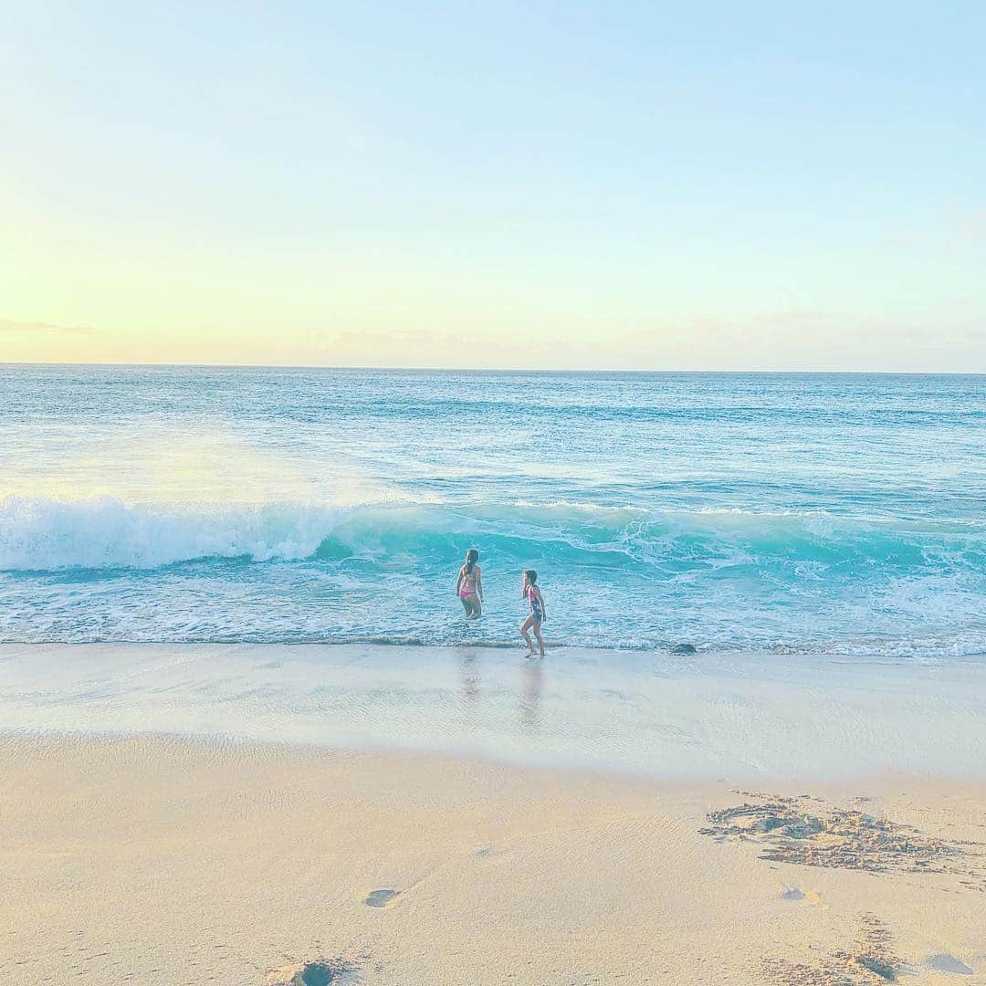 のインスタグラム：「Lemon Yellow and Light Blue レモンイエローとライトブルー。  #island #earth #beach #ocean #enlightenment #eternity #light #pink #life #live ##surf #miyakoyamazaki #山崎美弥子」