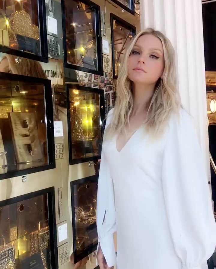 ジェシカ・スタムのインスタグラム：「The MOTHER of makeup @patmcgrathreal launched “A Technicolor Odyssey” @theofficialselfridges in London. Thank you for inspiring us all and for sharing your major makeup line #PatMcgrathLabs ⚡️⚡️⚡️」