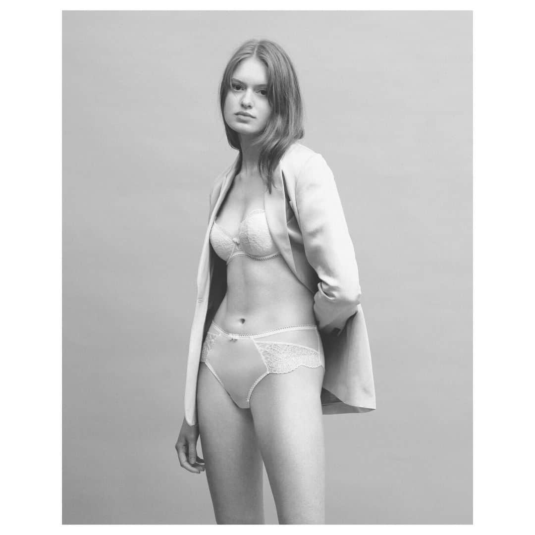 レジャビーのインスタグラム：「There is a lightness in the air, delicate and crafted, we adore WHISPER ! —— Il y a de la légèreté dans l'air, ligne délicate et travaillée, on adore WHISPER ! #maisonlejaby #lingerie #lingeriefrancaise #savoirfaire #soutiengorge #ss19 #pe19 #newcollection #nouvellecollection」