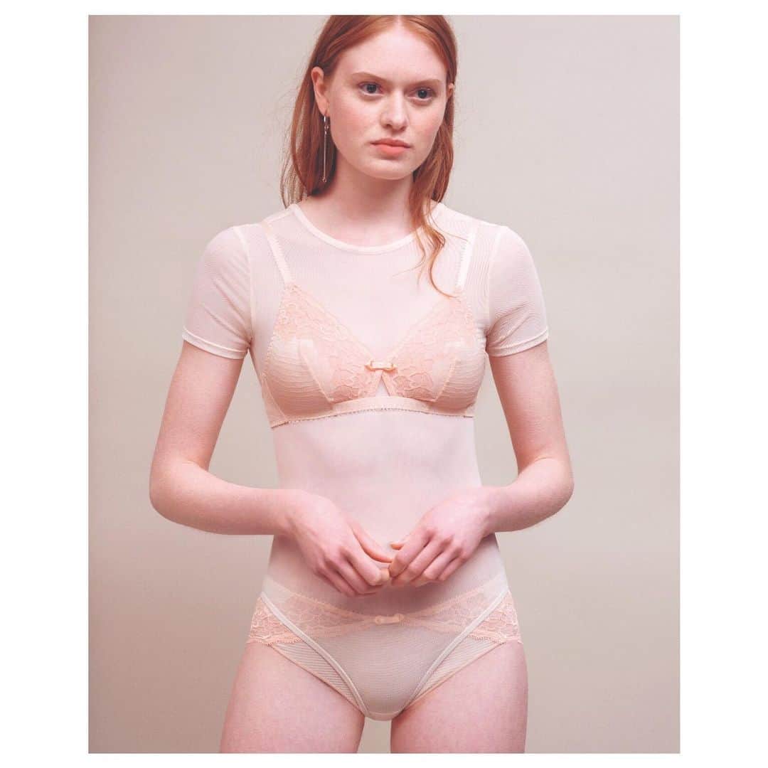 レジャビーのインスタグラム：「Confidence is natural with TENDER, an unsurpassed lightness from our spring-summer 2019 collection —— Une confiance naturelle et une légèreté inégalée avec la ligne TENDER, collection printemps-été 2019 #maisonlejaby #lingerie #lingeriefrancaise #savoirfaire #soutiengorge #ss19 #pe19 #newcollection #nouvellecollection」