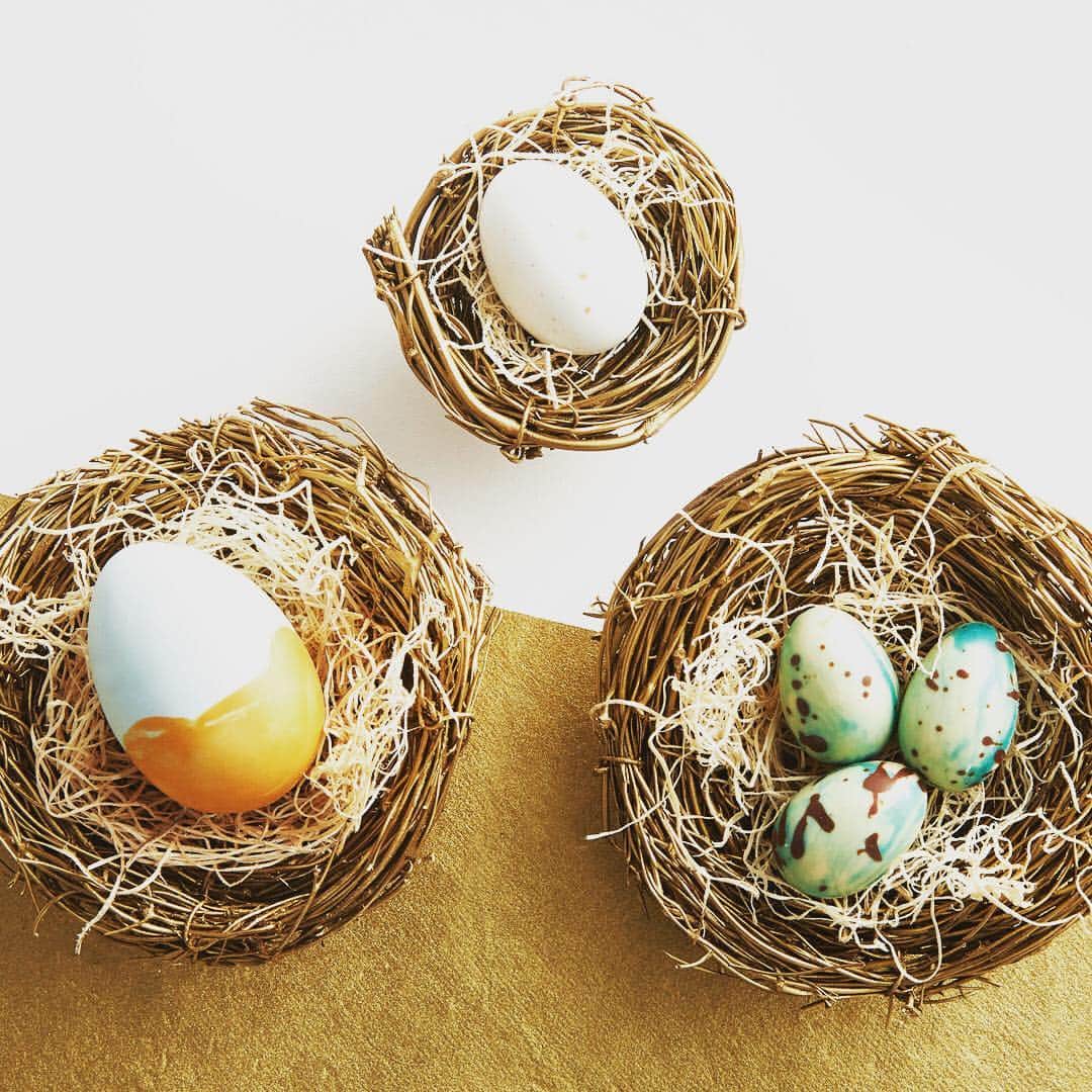 DEAN & DELUCAのインスタグラム：「Got Easter on the brain? We have just what you need—our deliciously beautiful collection of hand-crafted chocolate eggs. From our shop to your basket!」