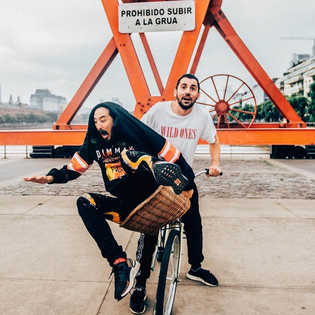 Dimitri Vegas & Like Mikeさんのインスタグラム写真 - (Dimitri Vegas & Like MikeInstagram)「@dimitrivegas and @steveaoki auditioning for the next Steven Spielberg movie 👽」4月11日 0時58分 - dimitrivegasandlikemike