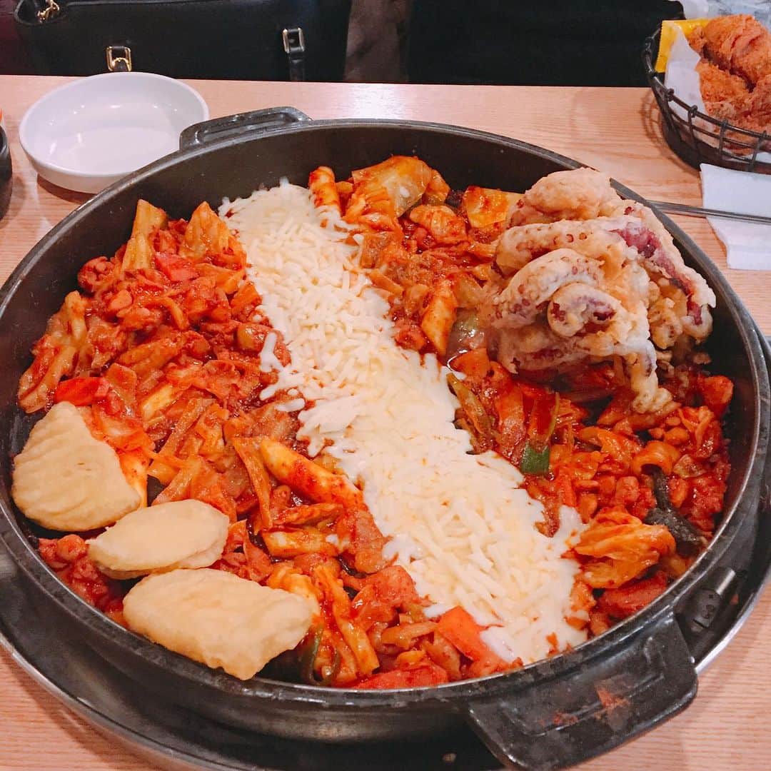 岩村菜々美さんのインスタグラム写真 - (岩村菜々美Instagram)「#チーズタッカルビ #たこ #韓国 #旅行 #本場 #Korea #trip #cheesedakkarubi  #octopus  本場はチーズタッカルビとかあんまり食べないと思う。はい。」4月11日 1時02分 - nanami1120