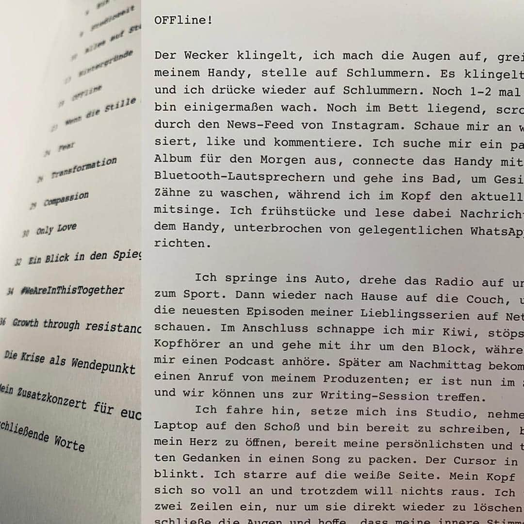 レナ・マイヤー＝ランドルートさんのインスタグラム写真 - (レナ・マイヤー＝ランドルートInstagram)「Liebe ist die Antwort auf alles!💕 In meinem Fan Buch sind viele Gedanken, private Notizen und Schlüsselerlebnisse zusammengefasst, die im Prozess meines neuen Albums entstanden sind. Ihr findet darin die komplette Story und ganz private Einblicke zu Only Love, L 💕  An alle die schon eine Fan Box zu Hause haben -  wie gefällt es euch? ✨  Ich wünsche euch ganz viel Spaß damit!  Only Love, L 💕」4月11日 1時08分 - lenameyerlandrut