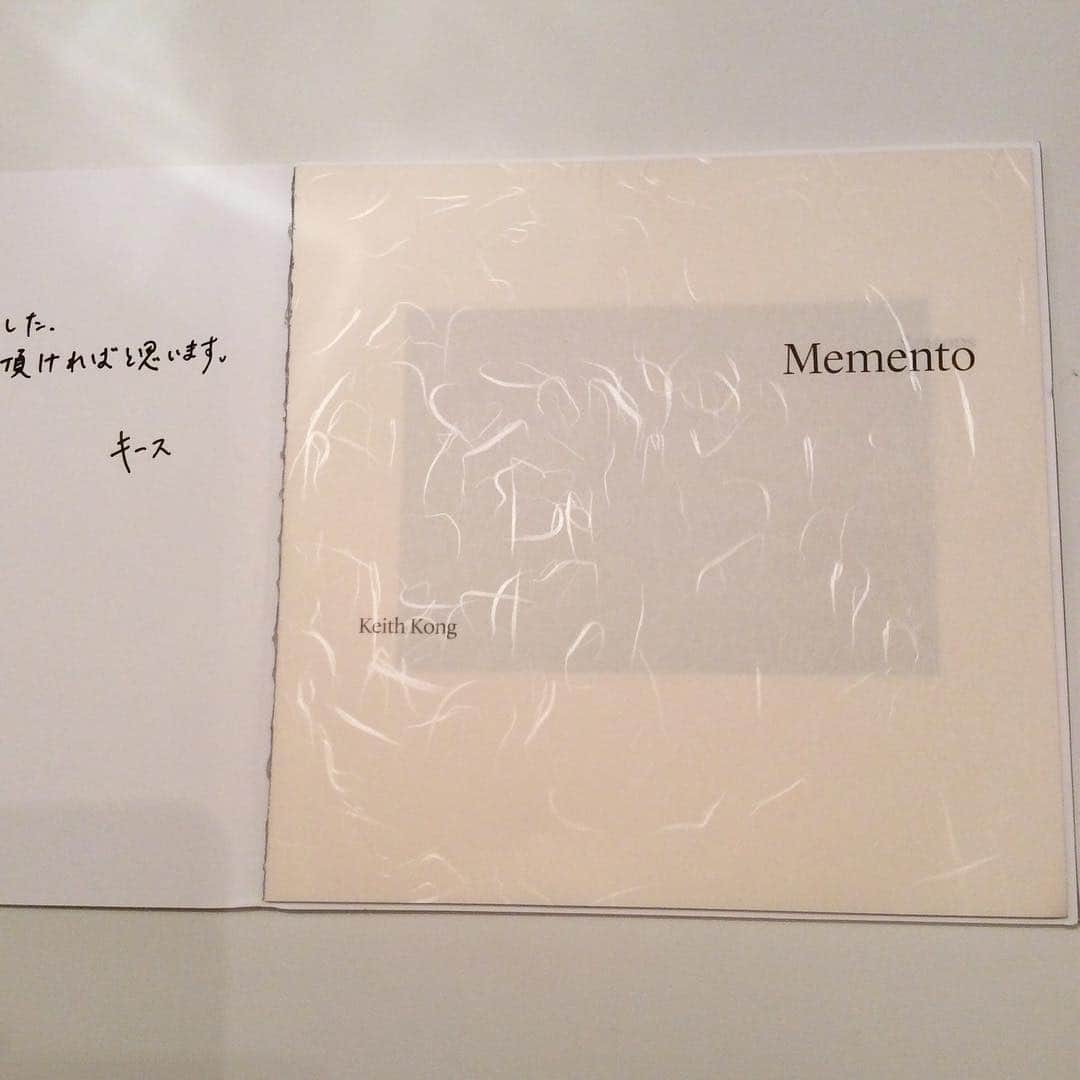 丸山敬太さんのインスタグラム写真 - (丸山敬太Instagram)「keithが送ってくれた美しい写真集。いつもお洒落で、優しくて、賢い、彼の繊細なロマンティックな雰囲気に溢れている。 リリカルな切なさが、独特の光に彩られて見入ってしまった。 装幀も素敵。 @kiiisu」4月11日 1時10分 - keitamaruyama