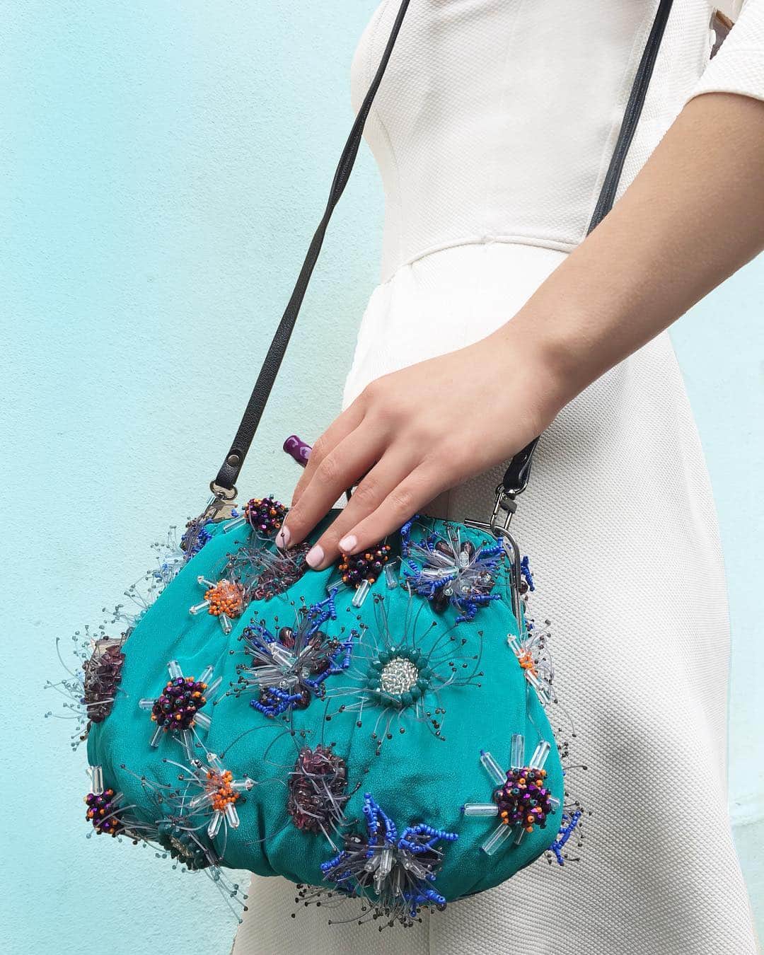 ジャマンピュエッシュのインスタグラム：「Sea anemones and corals are delicately hand-beaded on this elegant bag - a perfect crossbody for your summer white dress!  #jaminpuech #style #fashion #instagood」