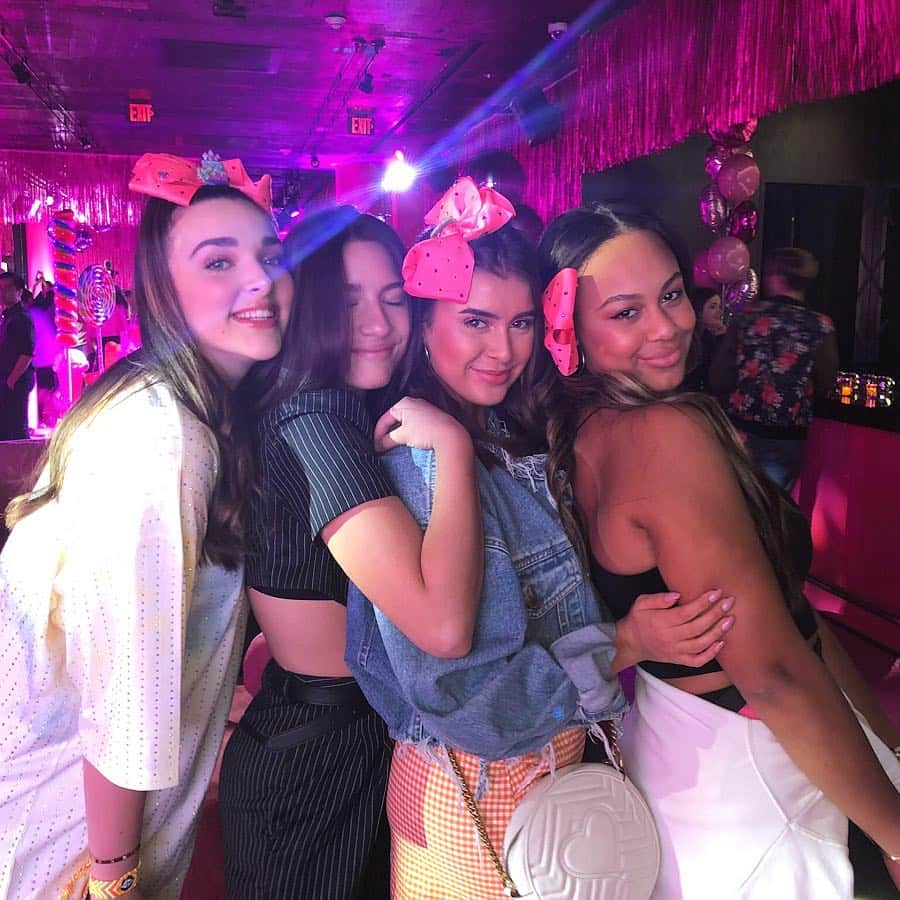 Nia Sioux Frazierさんのインスタグラム写真 - (Nia Sioux FrazierInstagram)「the girls 💕」4月11日 1時20分 - niasioux