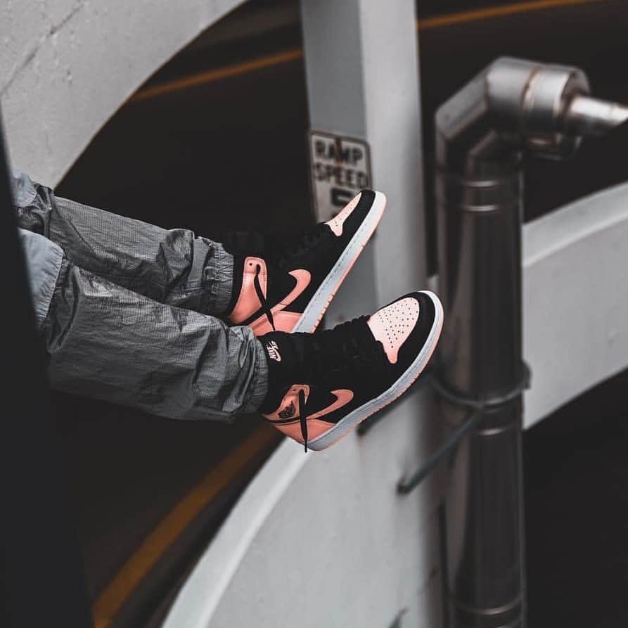 Nice Kicksさんのインスタグラム写真 - (Nice KicksInstagram)「The Air Jordan 1 is taking on “Crimson Tint” this weekend. Are these a must-have for you?」4月11日 1時15分 - nicekicks