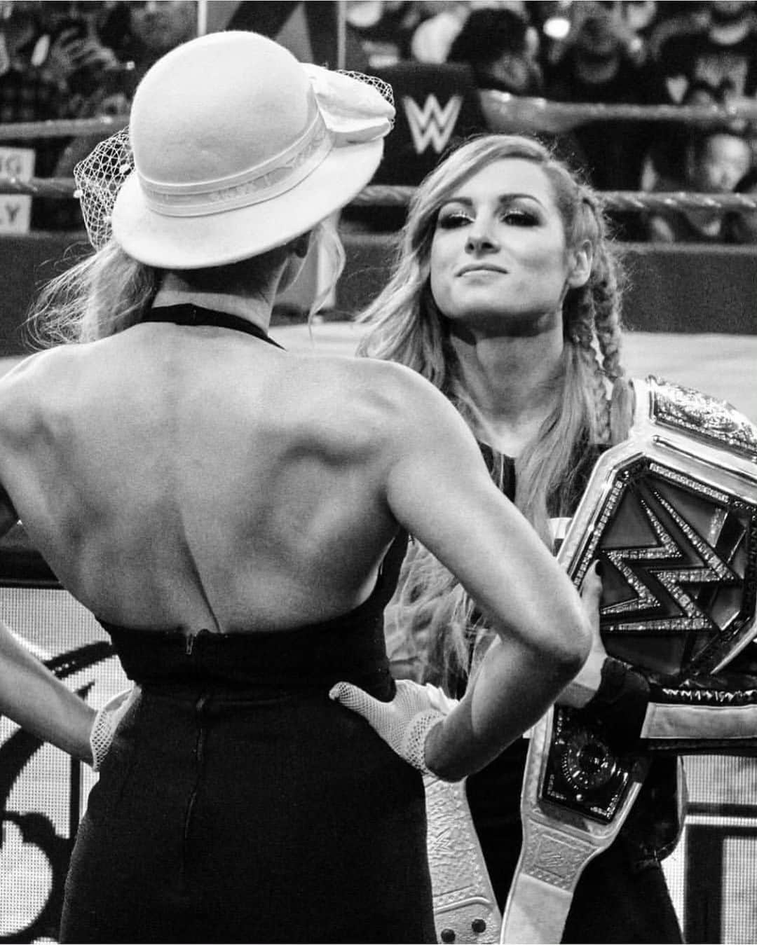 レベッカ・ノックスのインスタグラム：「I don’t care how you dress, what you call yourself, or what you believe. I’m not in the business to judge people. I’m in this business to batter people. Especially the ones who come at me and my two shiny belts」