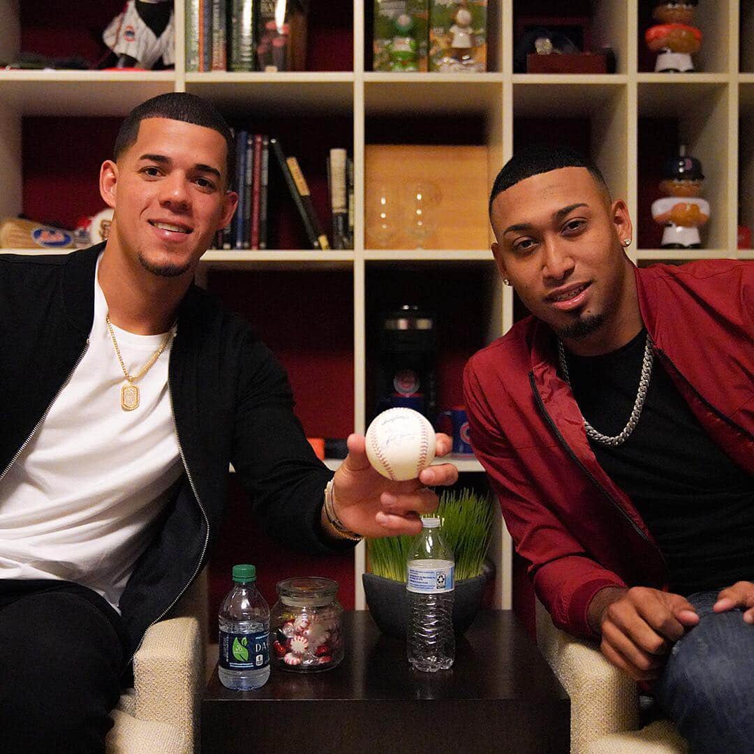 MLBさんのインスタグラム写真 - (MLBInstagram)「Two of the nastiest guys in the game on one ball - and we're giving it away. Answer the question in the comments for your chance to win.」4月11日 1時17分 - mlb