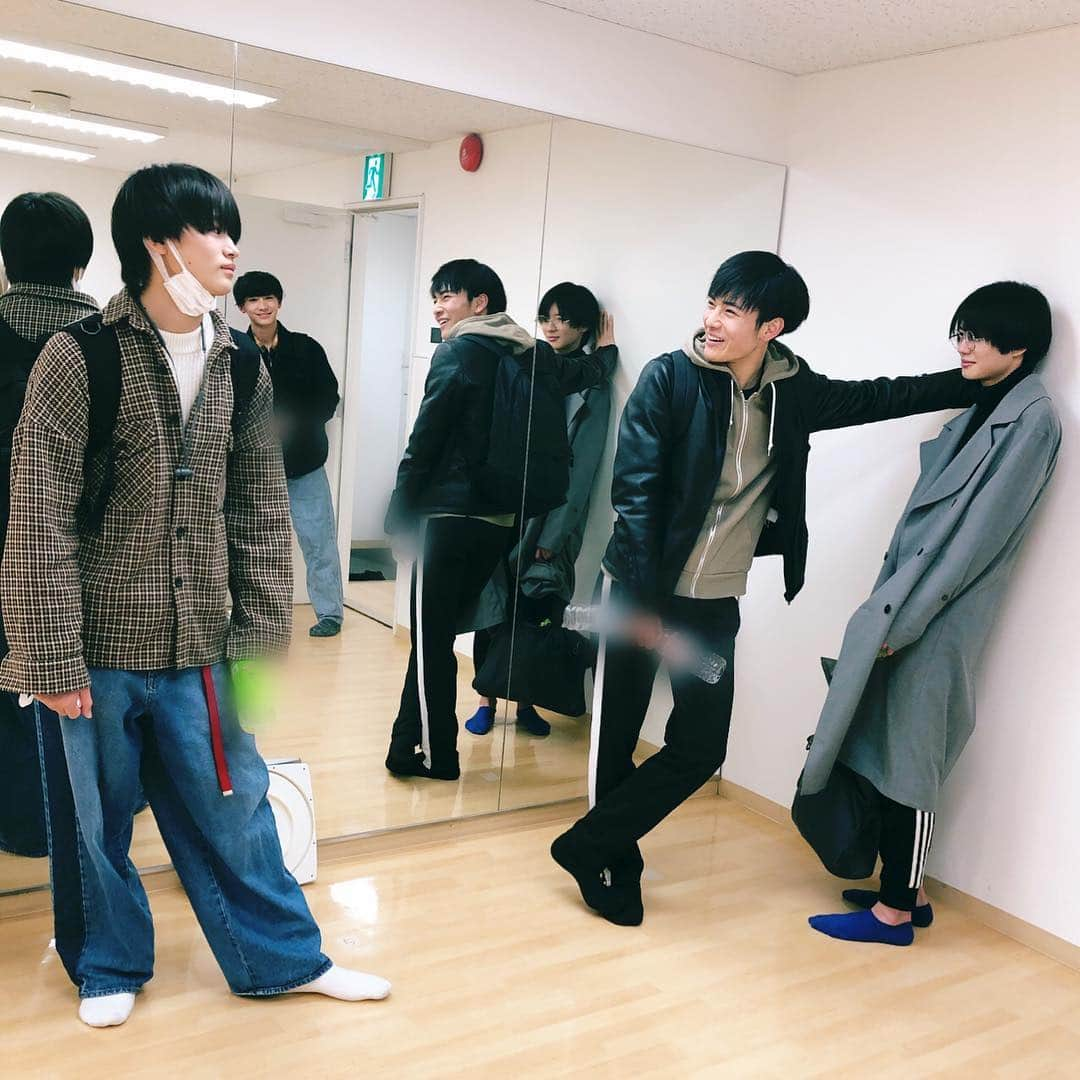 EBiDAN 39&KiDSさんのインスタグラム写真 - (EBiDAN 39&KiDSInstagram)「#壁ドン練習 #battleboys #battlestreet  #周囲との温度差  http://battleboys.jp/  #武藤潤 #杢代和人 #大倉空人 #桜木雅哉」4月11日 1時23分 - ebidan39kids