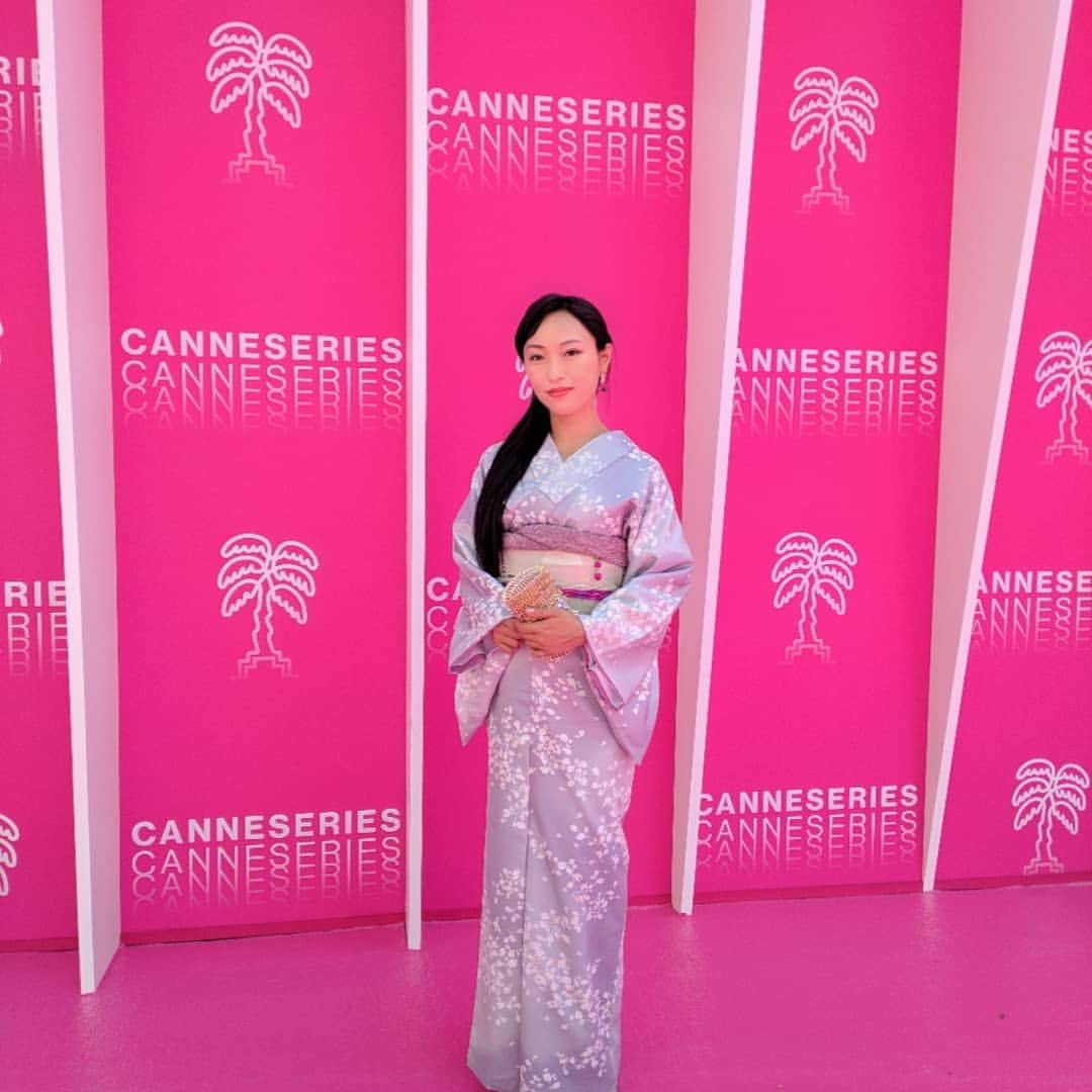 鈴木みほさんのインスタグラム写真 - (鈴木みほInstagram)「World premiere of WARIGAMI at Canneseries!  @canneseries #canneseries #canneseries2019 #france #shortform #competition #series #pink #kimono #warigami #worldpremiere #japan #canada #海外女優 #カンヌ国際シリーズフェスティバル #カンヌ #カンヌシリーズ #南フランス #世界初公開 #ワリガミ #,フランス#着物 #ピンクカーペット」4月11日 1時24分 - mihyonvision