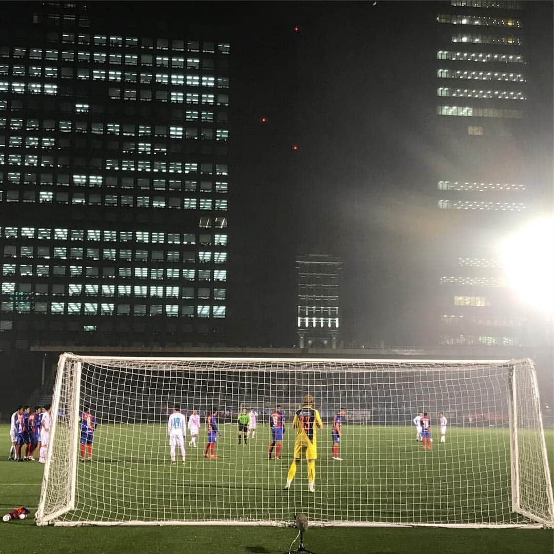 植田朝日さんのインスタグラム写真 - (植田朝日Instagram)「🔵🔴﻿ 最高に楽しすぎた秩父宮決戦。﻿ ﻿ ウィークデーのカップ戦でも所が変わっただけで、こんなにワクワクし、ACL並みに楽しめちゃうんだね⁉️笑﻿ ﻿ 珍しく飛びまくったから早くも全身筋肉痛だよ。﻿ ﻿ そして、俺たち"エル・シクロン"だから"嵐"と言うことで・・・⁉️爆﻿ ﻿ よろしくね‼️﻿ ﻿ #tokyo12 #FC東京 #秩父宮開催 #TOKYO12ラガーシャツ #嵐トーキョー」4月11日 1時37分 - asahiman