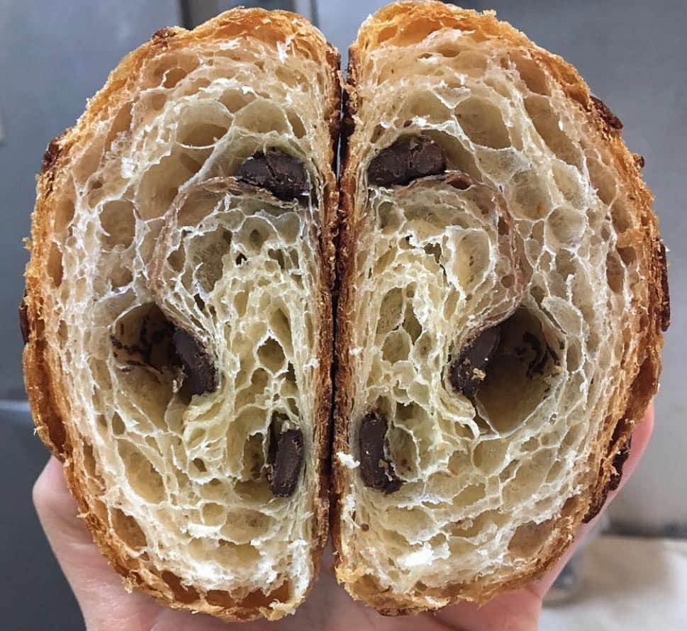 DOMINIQUE ANSEL BAKERYさんのインスタグラム写真 - (DOMINIQUE ANSEL BAKERYInstagram)「Pain au Chocolat cross section at @dominiqueansella. 🙌 🥐」4月11日 1時46分 - dominiqueansel