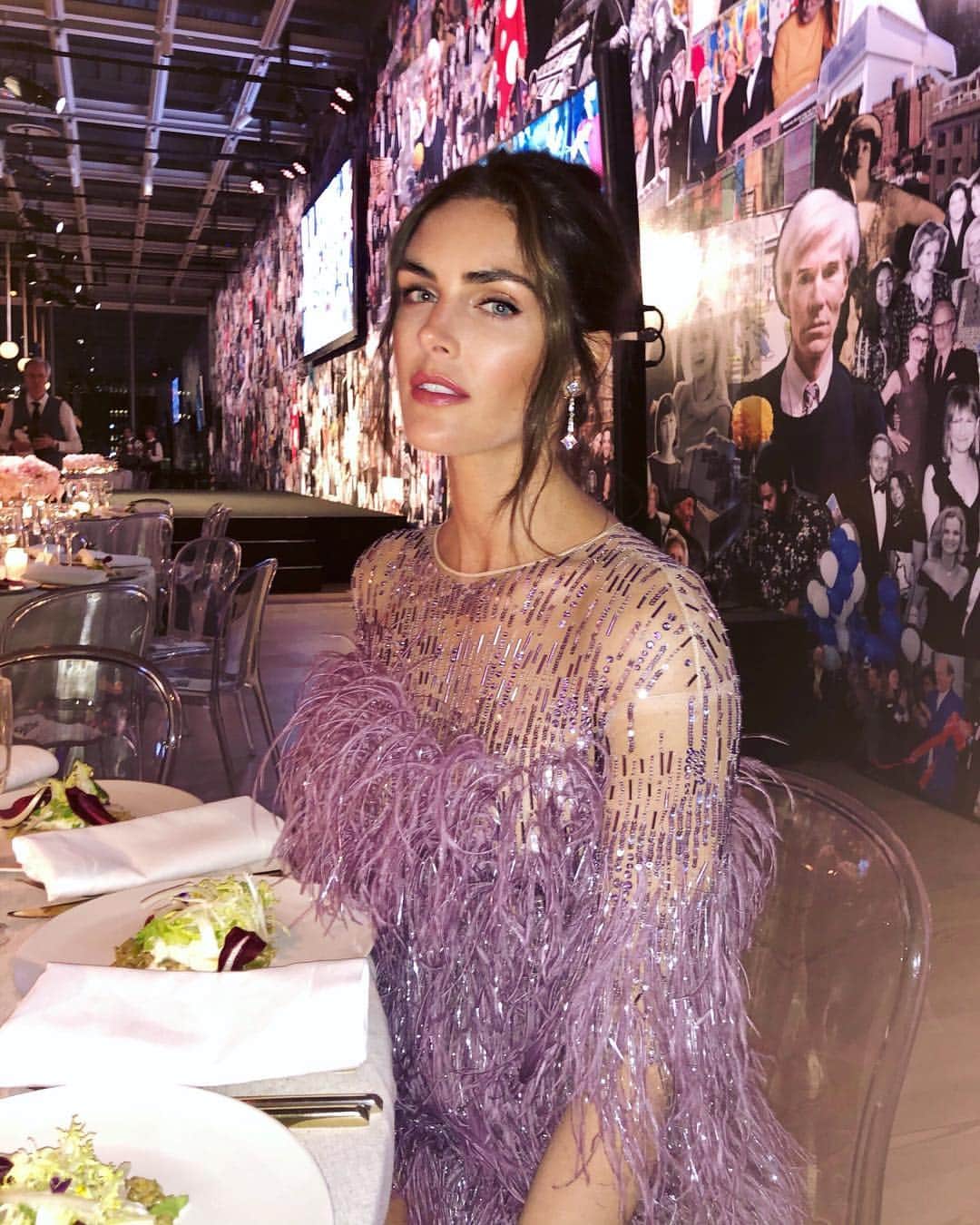 ヒラリー・ローダのインスタグラム：「Dig in 🍽」