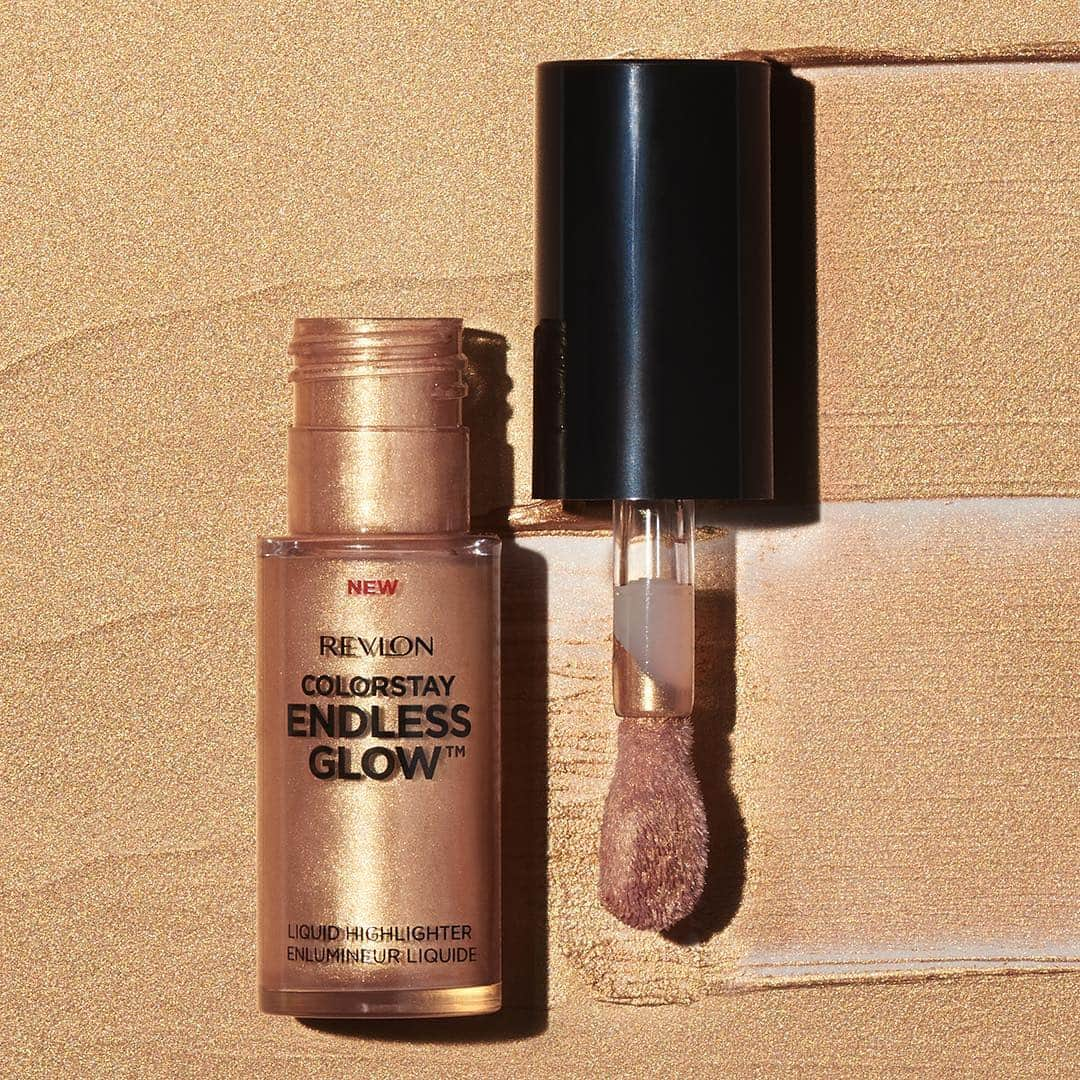 Revlonさんのインスタグラム写真 - (RevlonInstagram)「Anywhere, anytime — dab our Endless Glow Liquid Highlighter on the high points of your face (temples, brow bones, cheekbones) for a little illumination. ✨💫 . #Revlon #highlighter #glow」4月11日 1時44分 - revlon