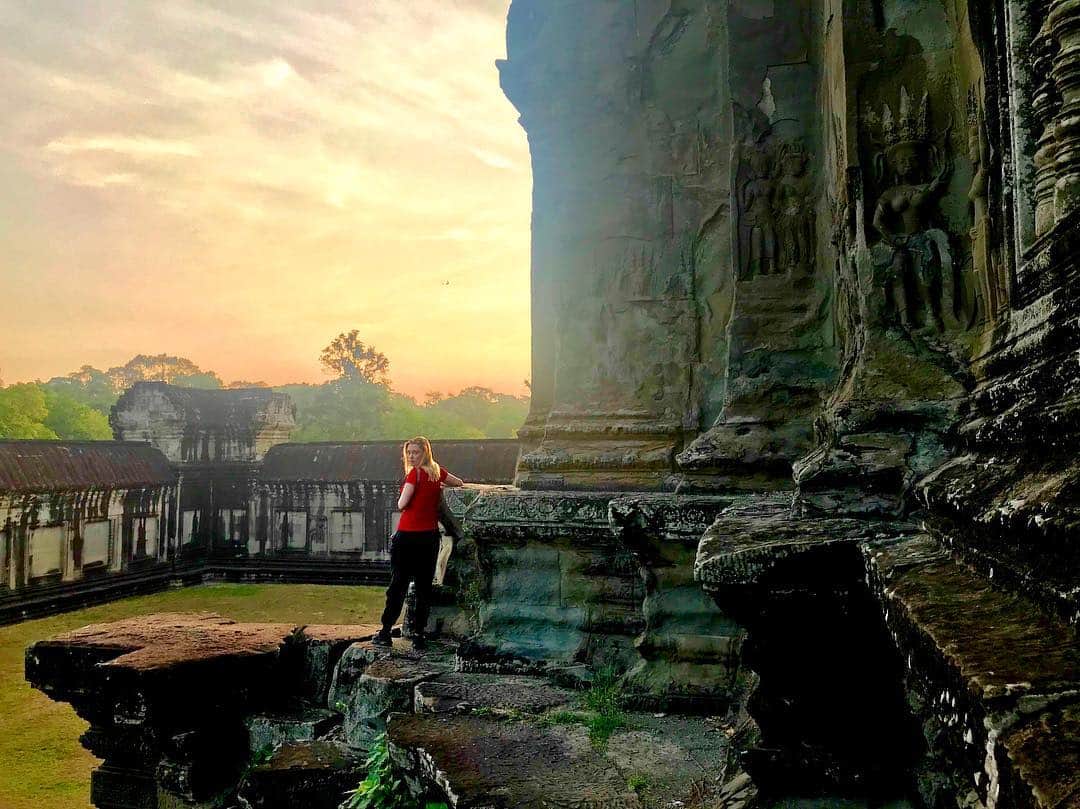 クレア・グラントさんのインスタグラム写真 - (クレア・グラントInstagram)「Found that sweet sunrise spot in the back corner of Angkor Wat.」4月11日 1時53分 - claregrant