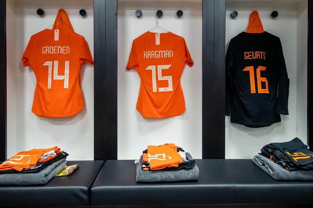 ジャッキー・グローネンのインスタグラム：「Zo trots, im in the Squad! 🧡 World cup, here we come 🦁 #onzejacht」