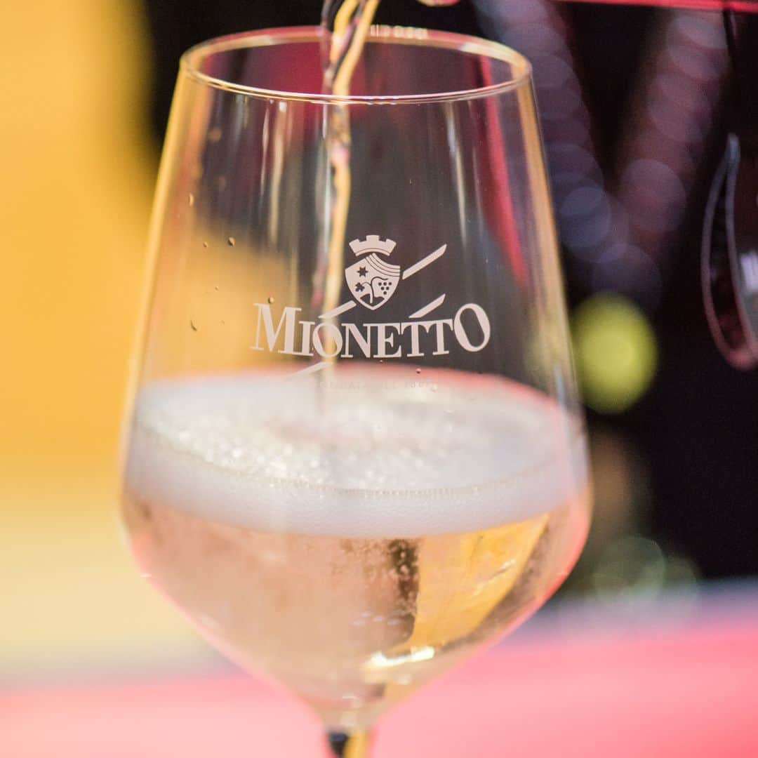 Mionetto Proseccoさんのインスタグラム写真 - (Mionetto ProseccoInstagram)「Happy to have shared with you a lot of cheers and news too. Thanks to everybody! #vinitaly2019 #mionettoprosecco #designdelgusto」4月11日 2時00分 - mionetto_prosecco