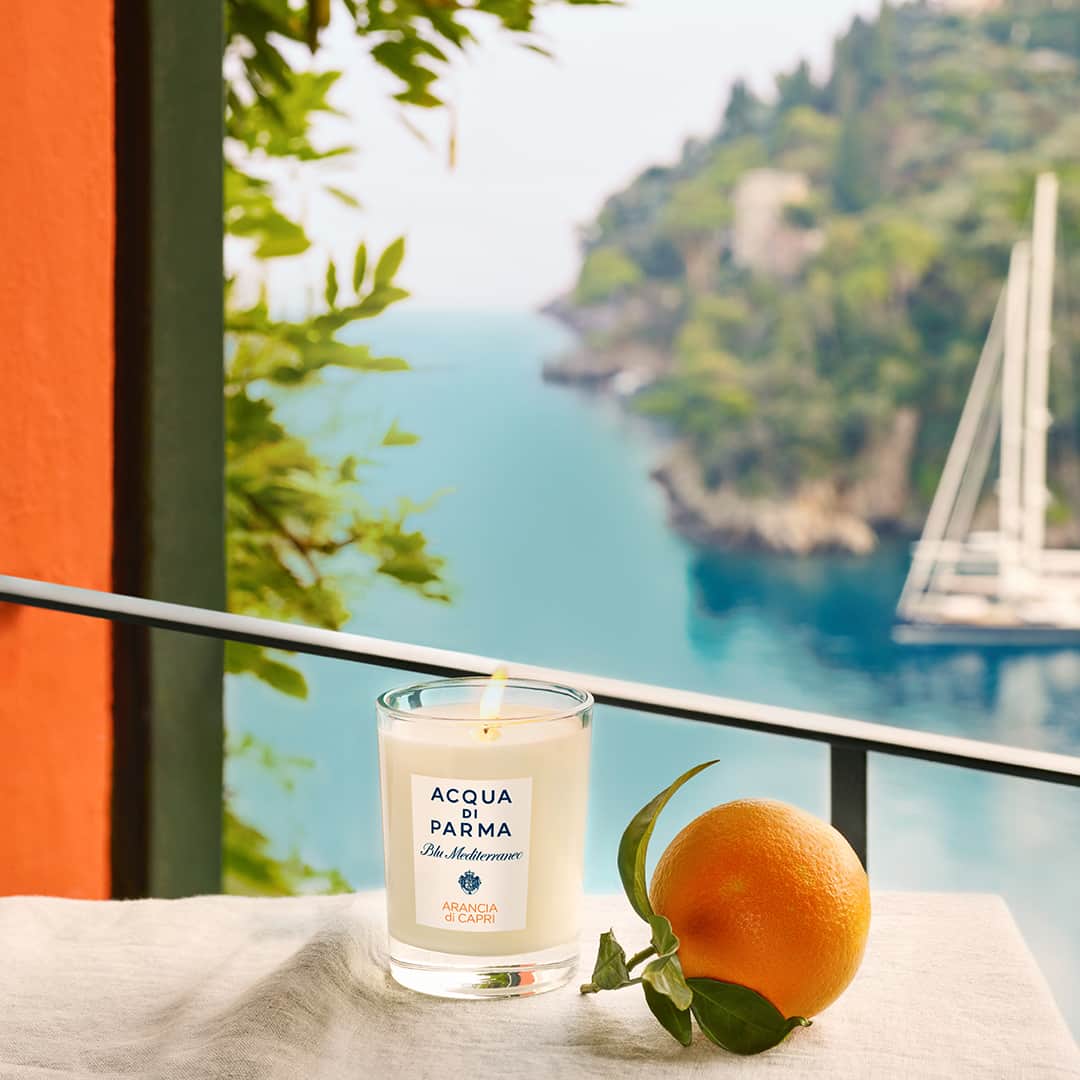 アクアディパルマさんのインスタグラム写真 - (アクアディパルマInstagram)「Enjoy a relaxing and happy moment, lulled by the memory of long hours spent in one of the most fascinating islands in the world, Capri, with our new candle, Arancia di Capri . . #acquadiparma #homecollection #interiordesign #homedecor #mediterranean #italianstyle #italiansummer #capri」4月11日 2時01分 - acquadiparma